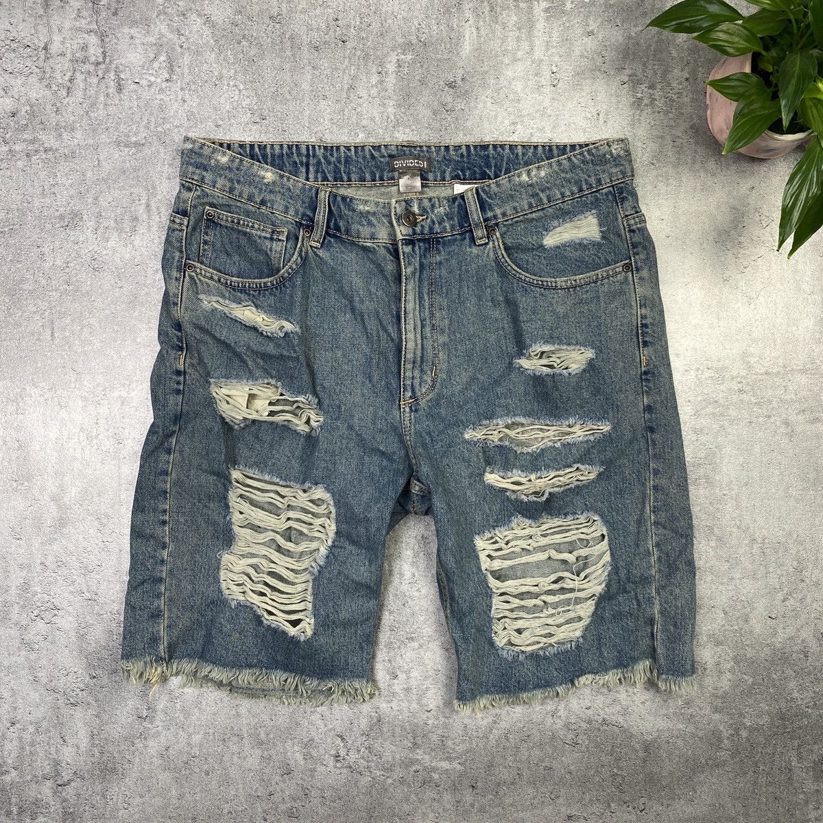 H&M H&M distressed jorts - 34 Size US 34 / EU 50 - 1 Thumbnail