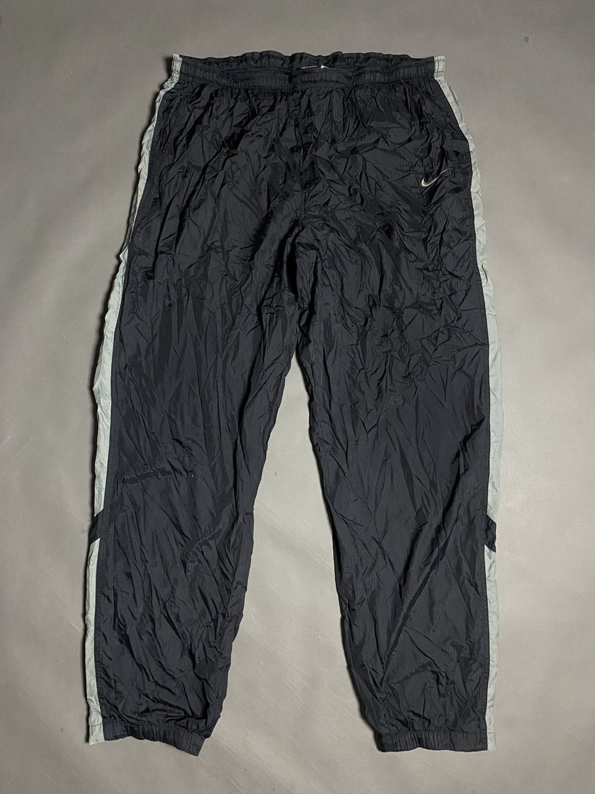 Nike × Vintage Nike vintage black nylon track pants parachute small swoosh Size US 34 / EU 50 - 1 Thumbnail