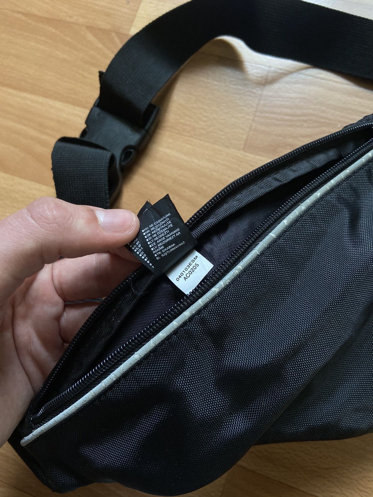 Nike Vintage Nike Bottle Bag Swoosh Logo Y2K style Size ONE SIZE - 9 Thumbnail