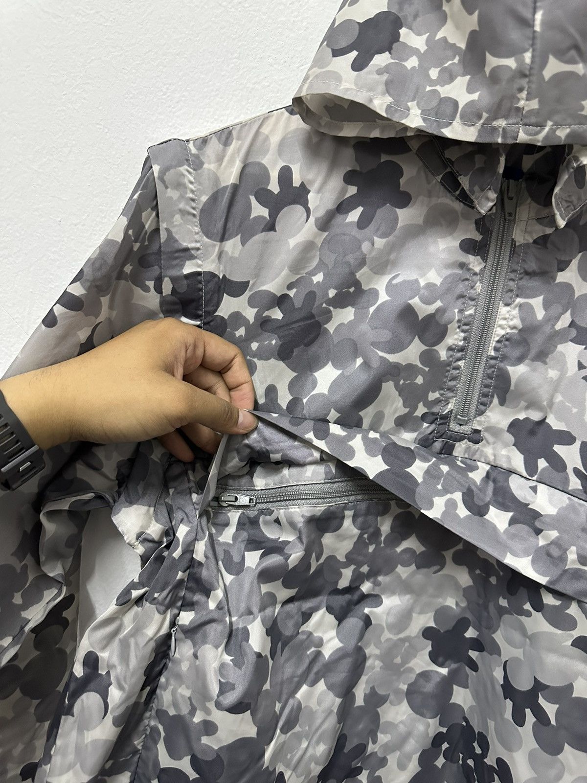 Disney × Mickey Mouse × Vintage Vintage Tokyo Disneyland Camo Anorak Hoodie Jacket Size US M / EU 48-50 / 2 - 2 Thumbnail