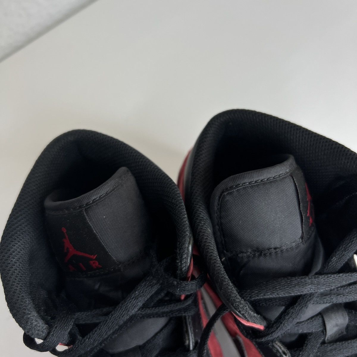 Jordan Brand Nike Air Jordan 1 Bred Black Red High Sneakers Shoes Swoosh Size US 10 / EU 43 - 8 Thumbnail