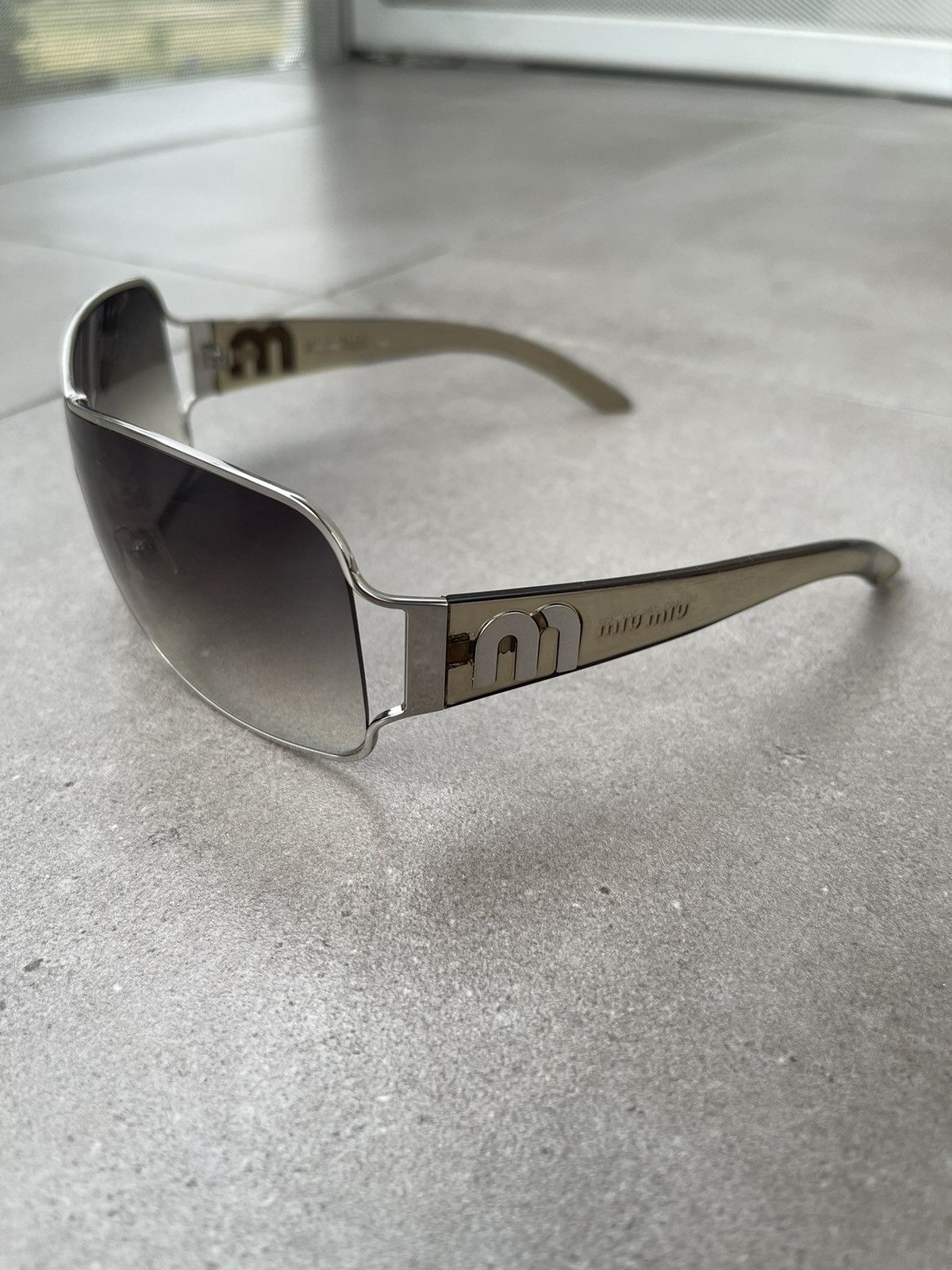 Miu Miu !DS! Miu Miu SMU52G 1BC-2Q1 Grey Silver Shield Sunglasses Size ONE SIZE - 1 Thumbnail