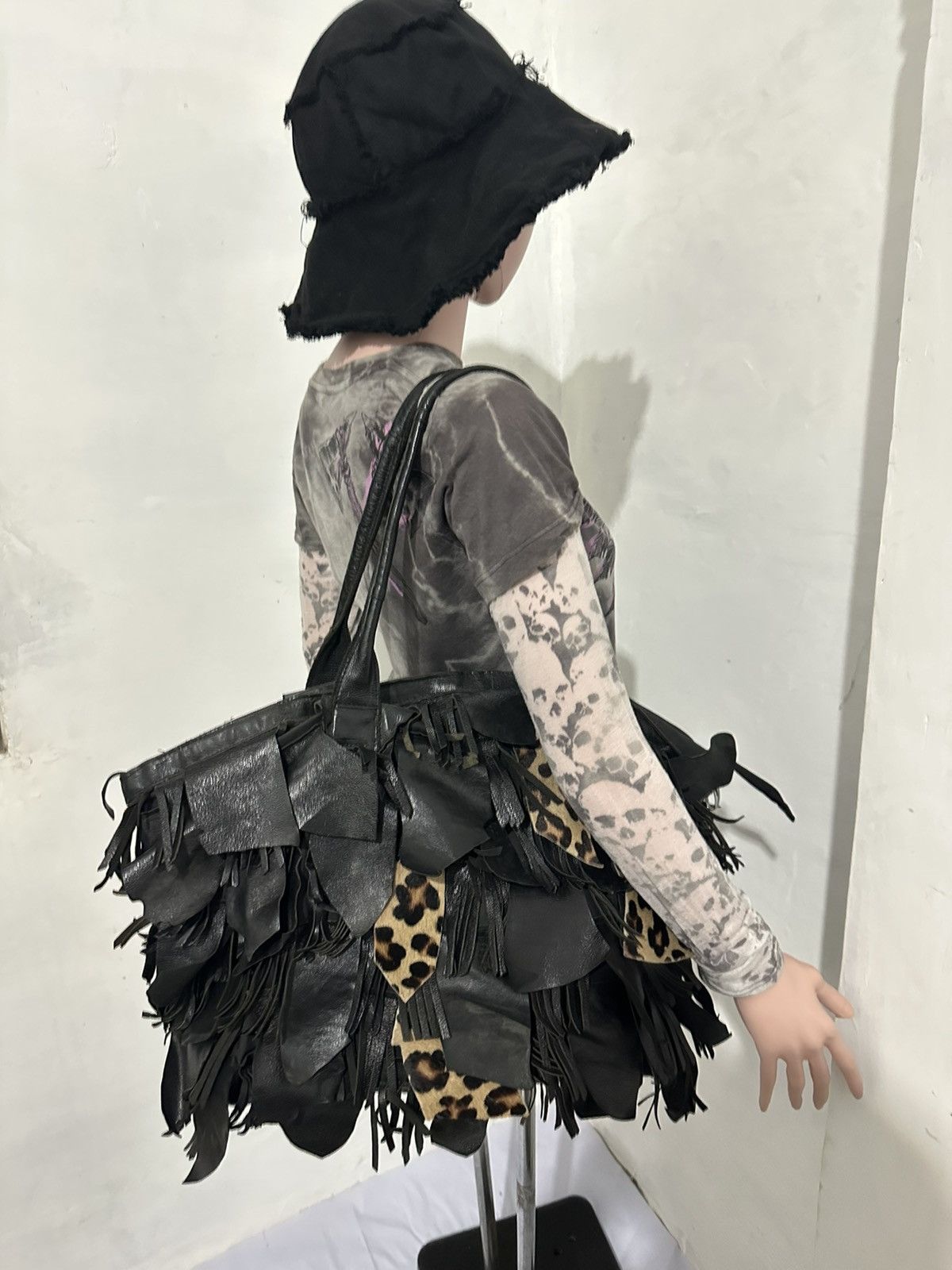Leather Beautiful Bag Avant Garde Style scales Ruffled Design Size ONE SIZE - 1 Thumbnail