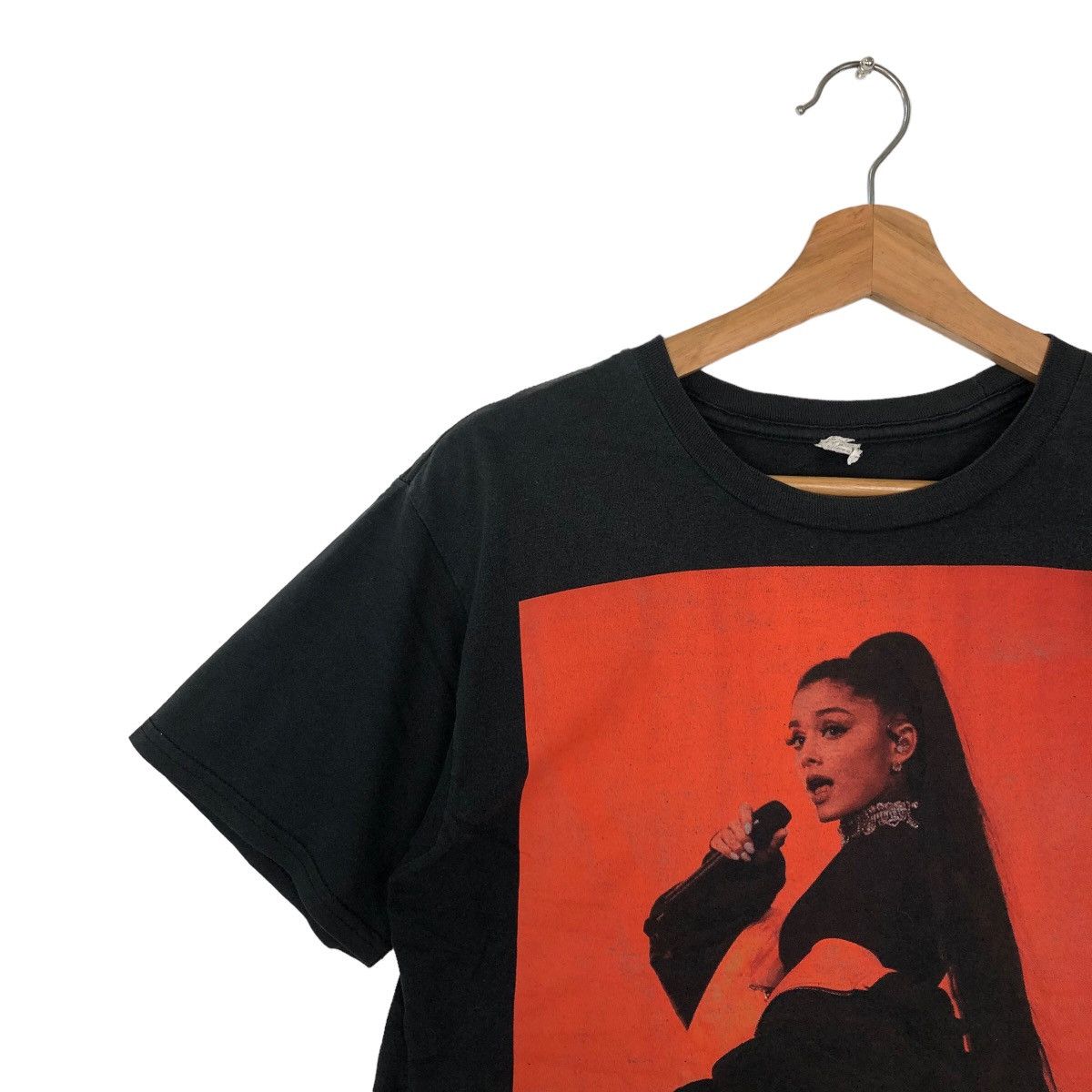 Band Tees VINTAGE ARIANA GRANDE DANGEROUS WORLD WOMAN TOUR BIG LOGO Size US M / EU 48-50 / 2 - 6 Thumbnail