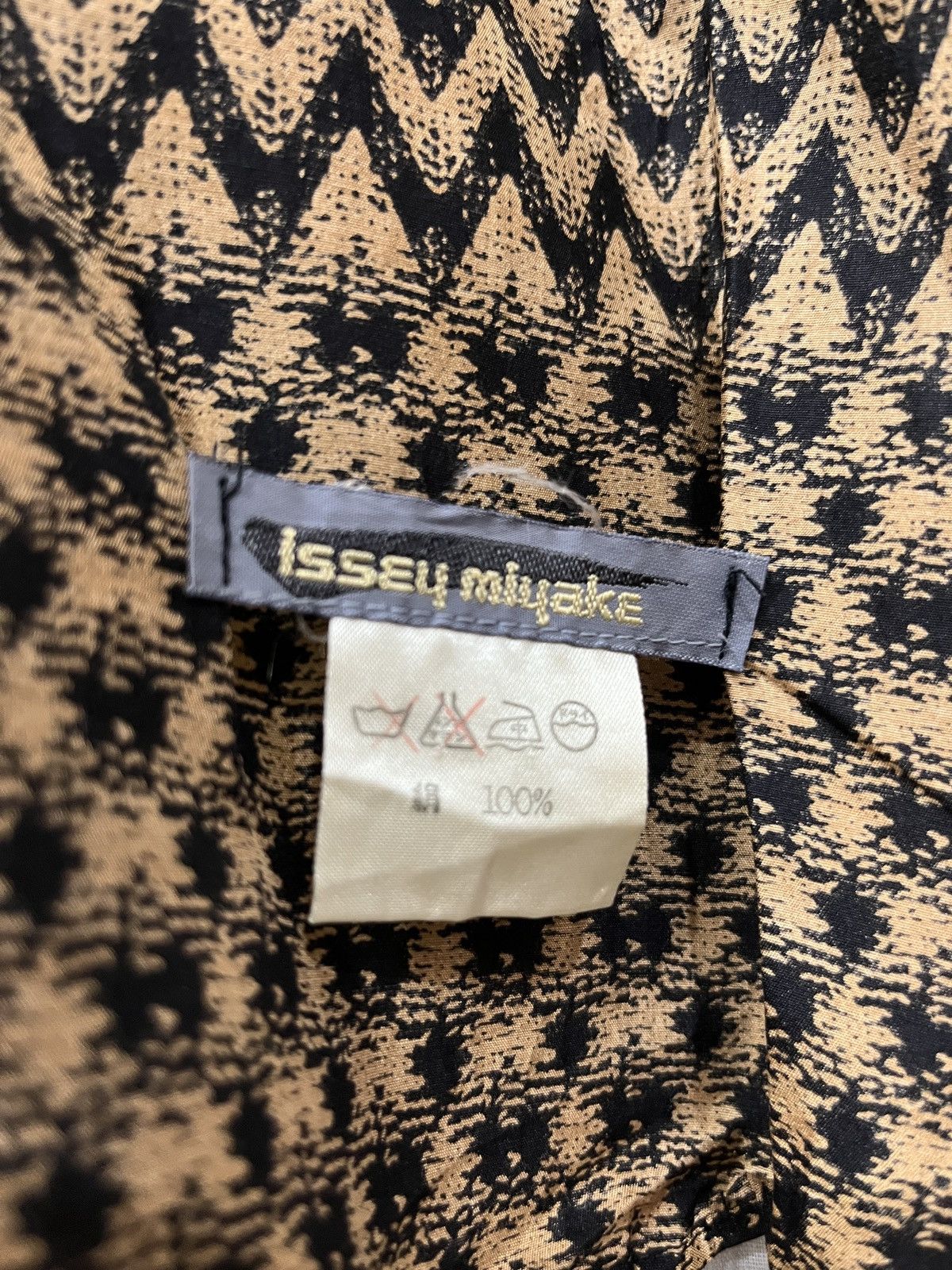 Issey Miyake 🔥🔥🔥 ISSEY MIYAKE LARGE SCARF Size ONE SIZE - 5 Thumbnail