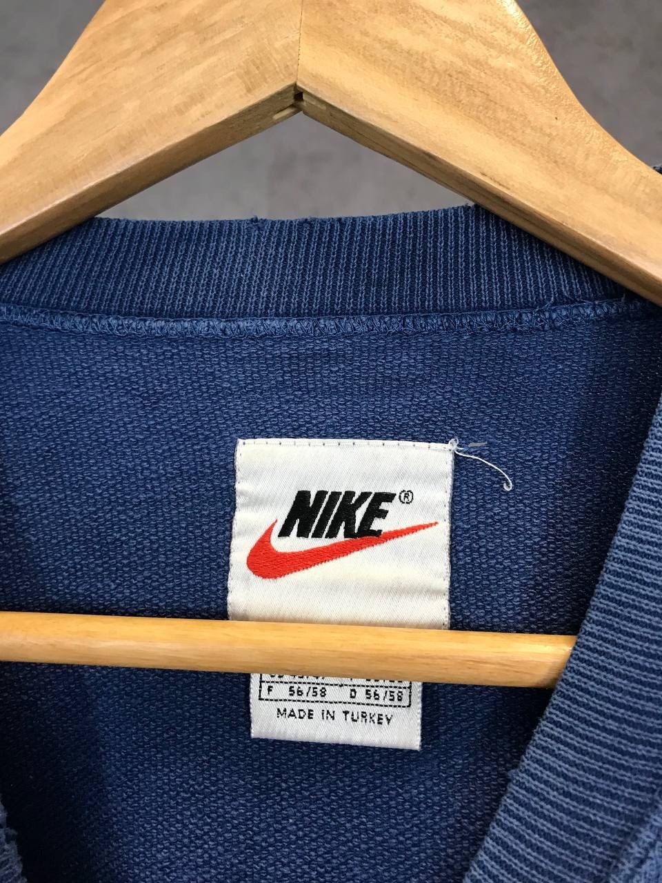 Nike Nike swoosh big logo vintage sweatshirt Size US XL / EU 56 / 4 - 4 Thumbnail