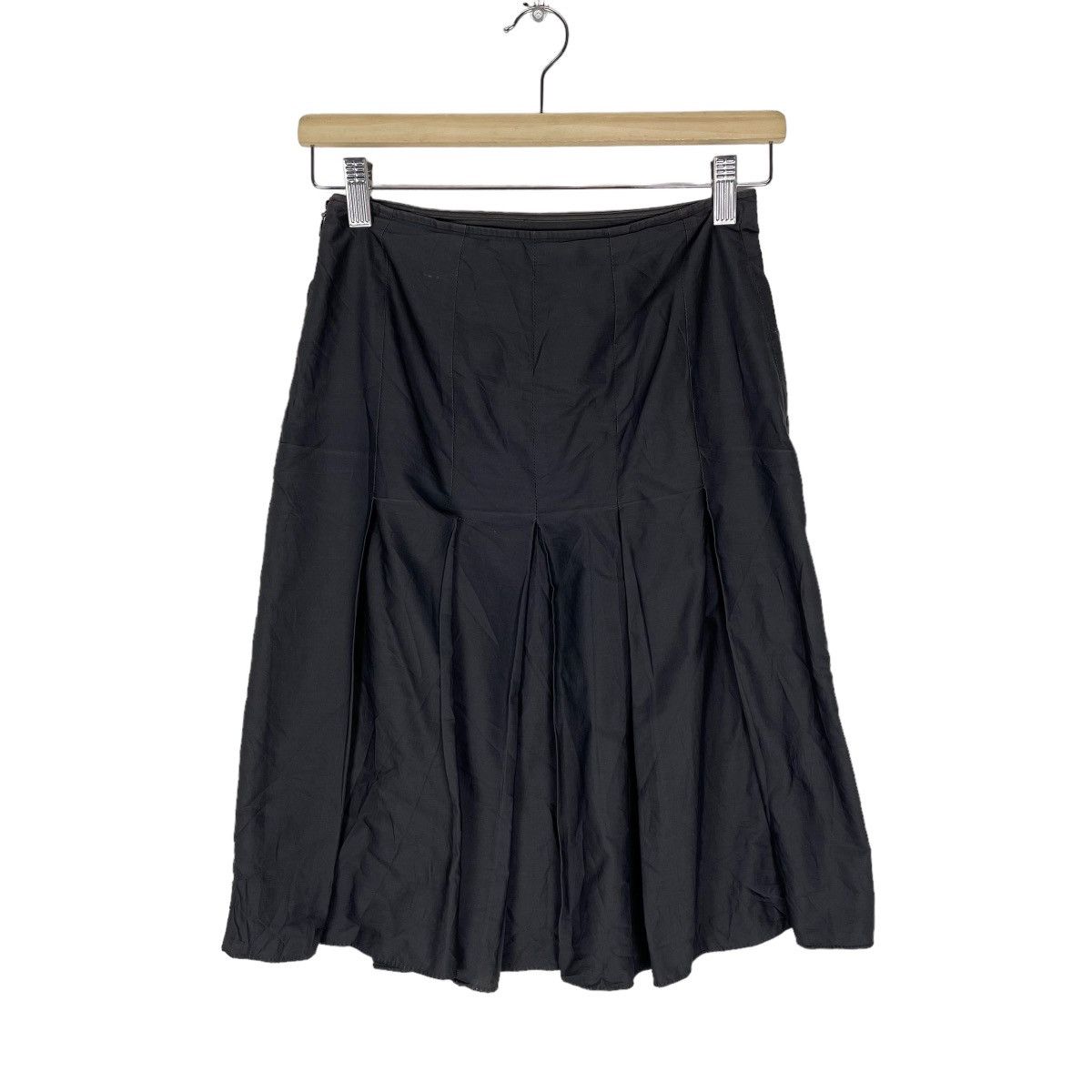 Miu Miu 🌟MIU MIU ITALY PLAIN MINI SKIIRTS Size 25" / US 0 / IT 36 - 1 Thumbnail