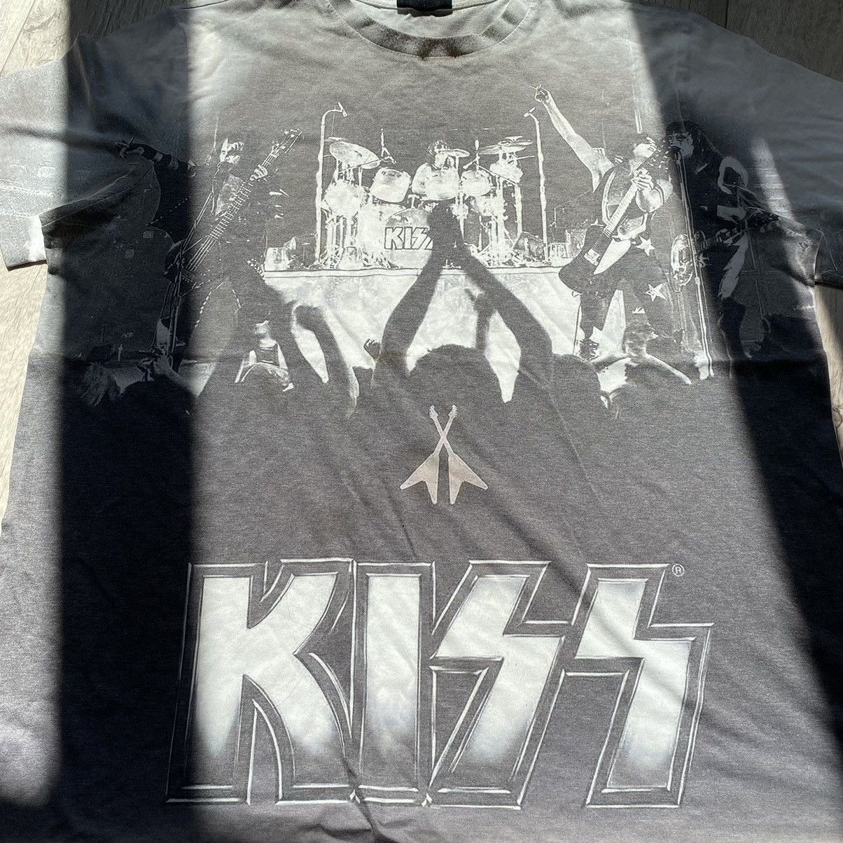 Band Tees × Vintage AMAZING KISS ALL OVER PRINTED Y2K ROCK BAND ON SCENE T SHIRT Size US L / EU 52-54 / 3 - 2 Thumbnail