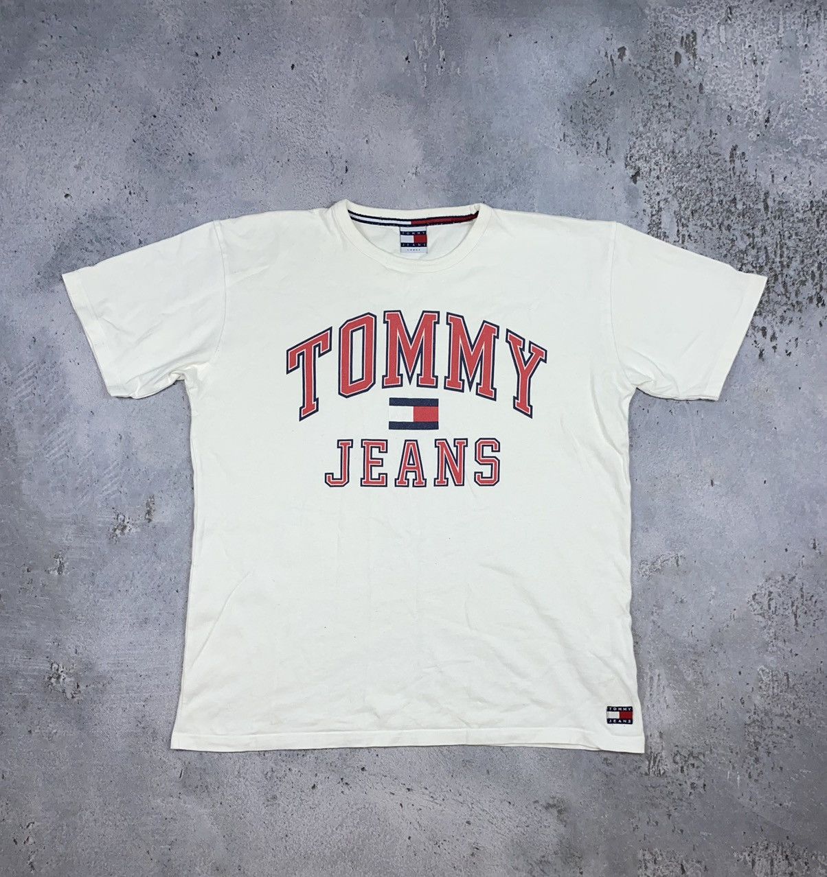 Tommy Hilfiger Tommy Hilfiger big logo t shirt Size US L / EU 52-54 / 3 - 1 Thumbnail