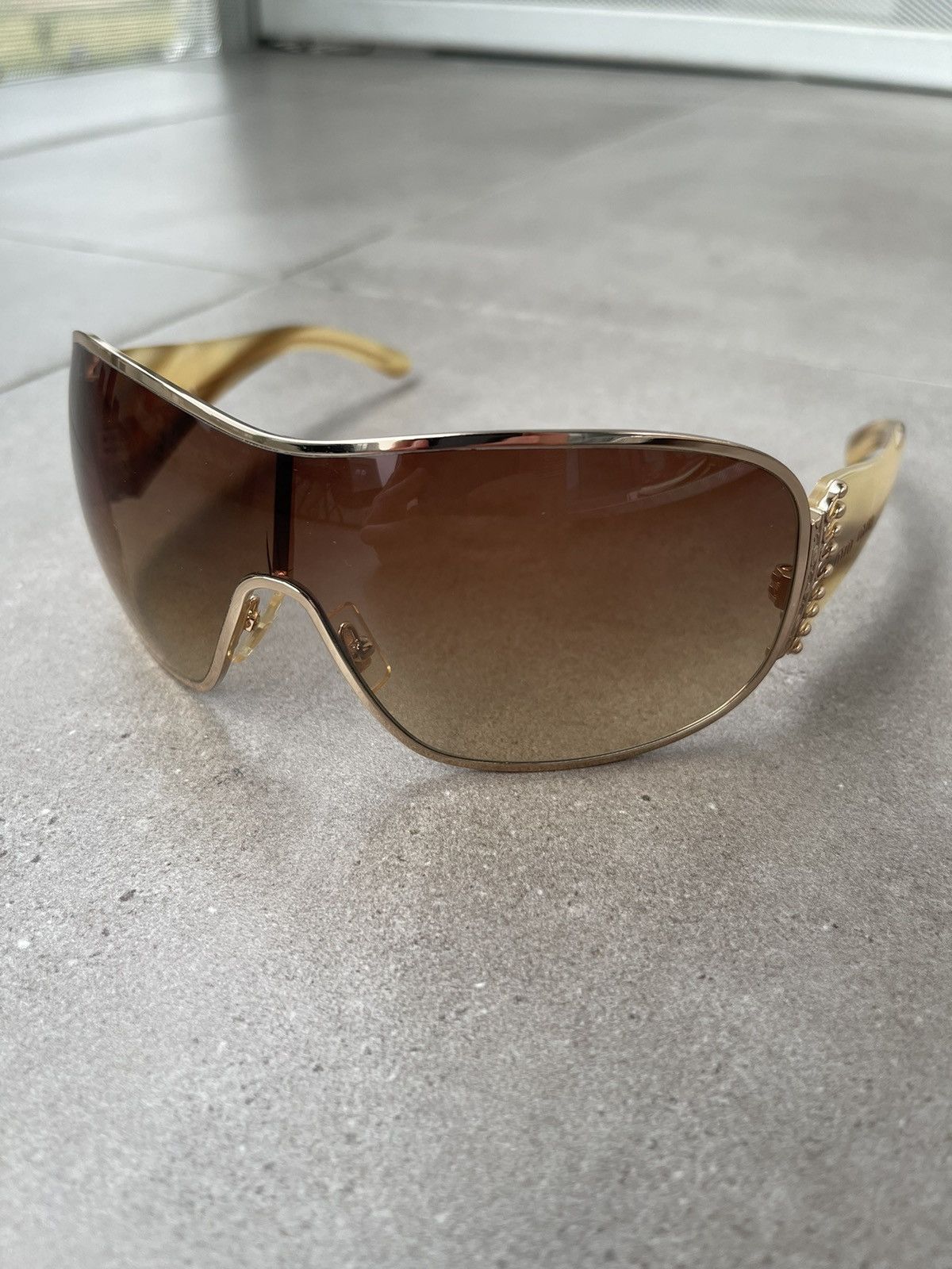 Miu Miu !DS! Miu Miu SMU56G 5AK-3W1 Gold Marble Shield Sunglasses Size ONE SIZE - 2 Thumbnail