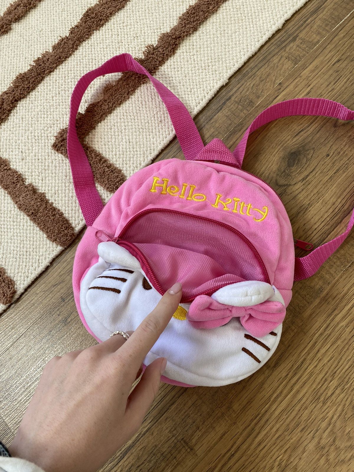 Cartoon Network VINTAGE HELLO KITTY Y2K MINI BACKPACK Size ONE SIZE - 3 Thumbnail