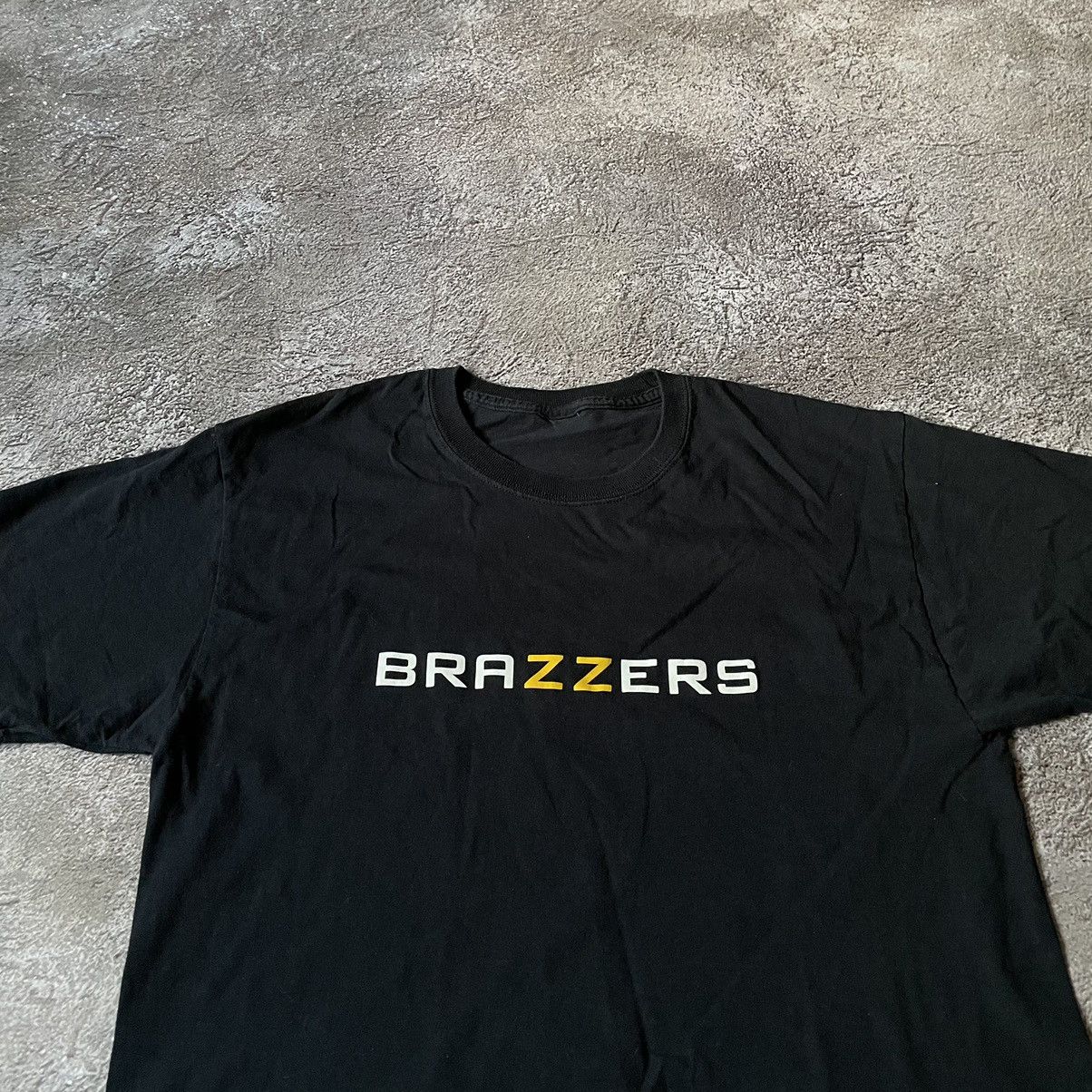 Vintage Y2K Brazzers Graphic Tee Sun Faded Skate Punk Streetwear M Size US M / EU 48-50 / 2 - 6 Thumbnail