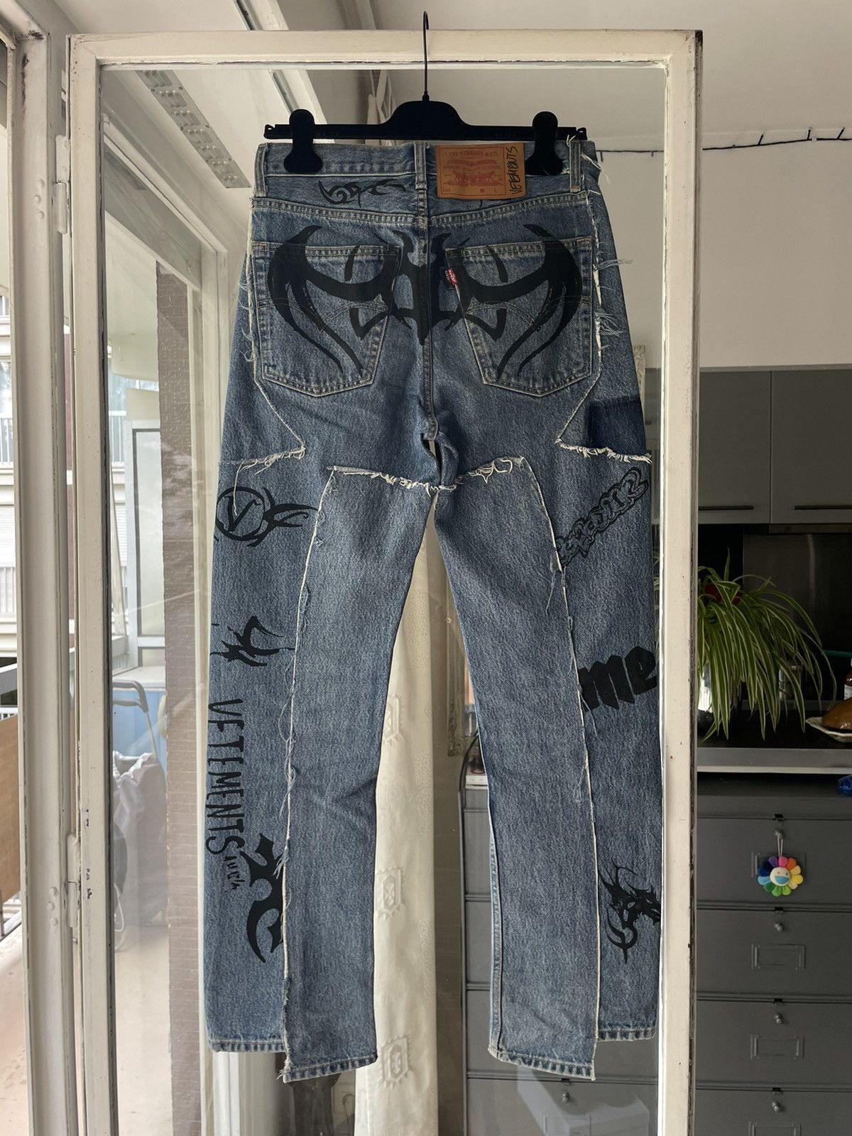 Levi's × Vetements Vetements x Levi’s Tribal Denim Pants Size US 29 - 5 Thumbnail