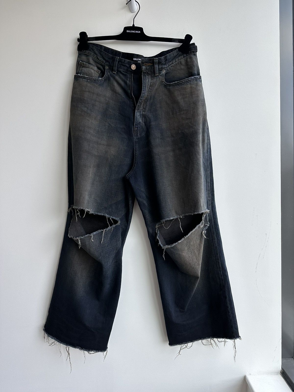 Balenciaga BALENCIAGA DIRTY BLUE WASHED SKATER JEANS DESTROYED DENIM 22 |  Grailed