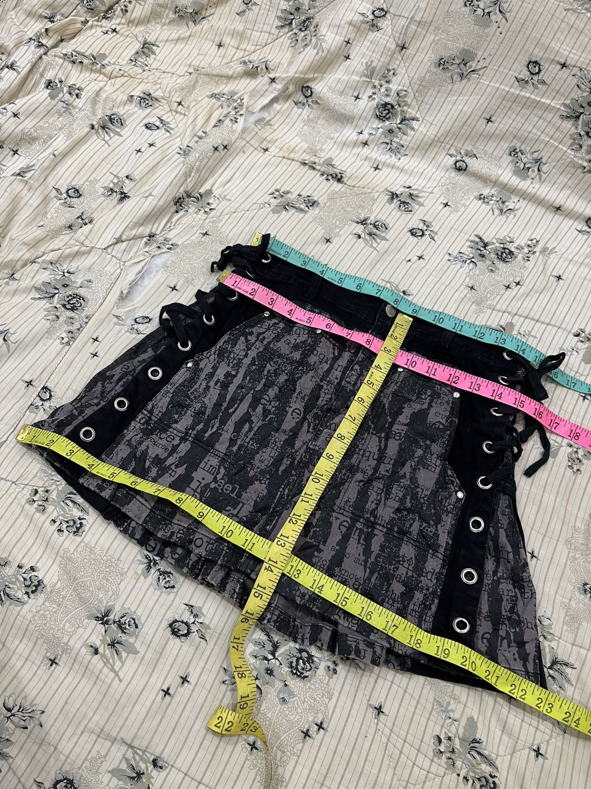 Beauty Beast (Qqqq). ALGON QUINS BONDAGE PUNK SKIRTS Size 29" - 13 Thumbnail
