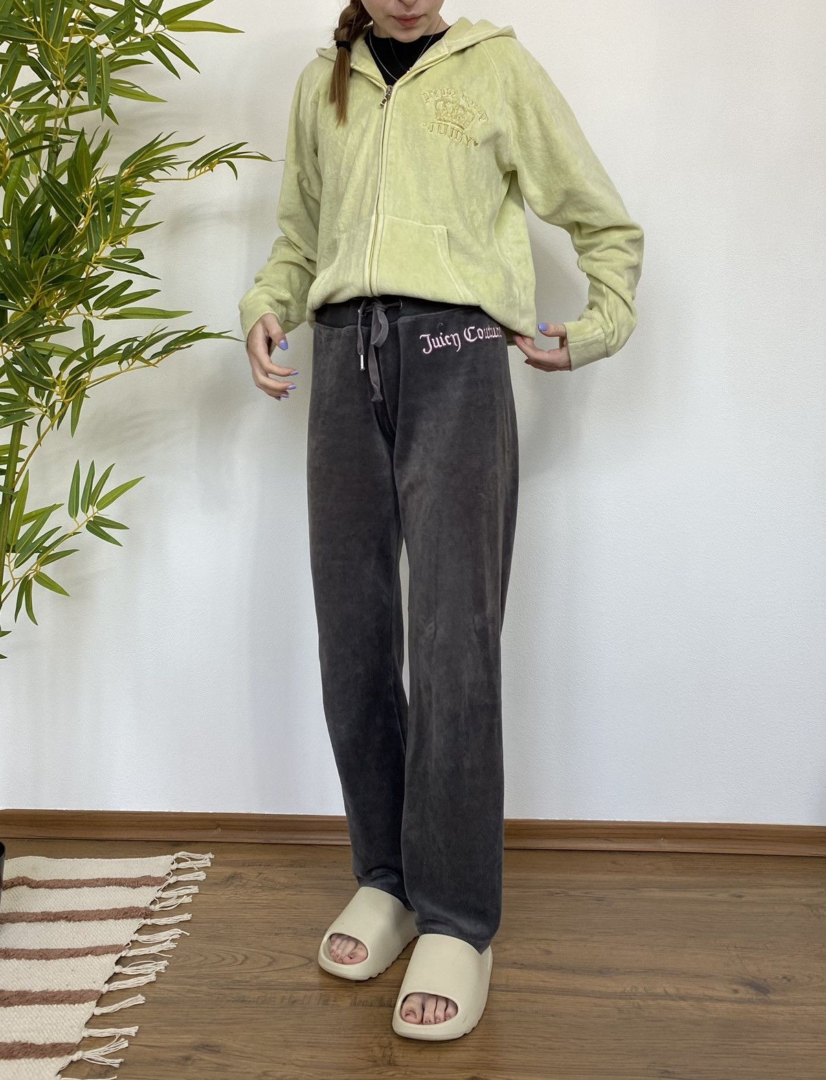 Juicy Couture VINTAGE JUICY COUTURE VELOUR TRACKSUIT Size L / US 10 / IT 46 - 5 Thumbnail