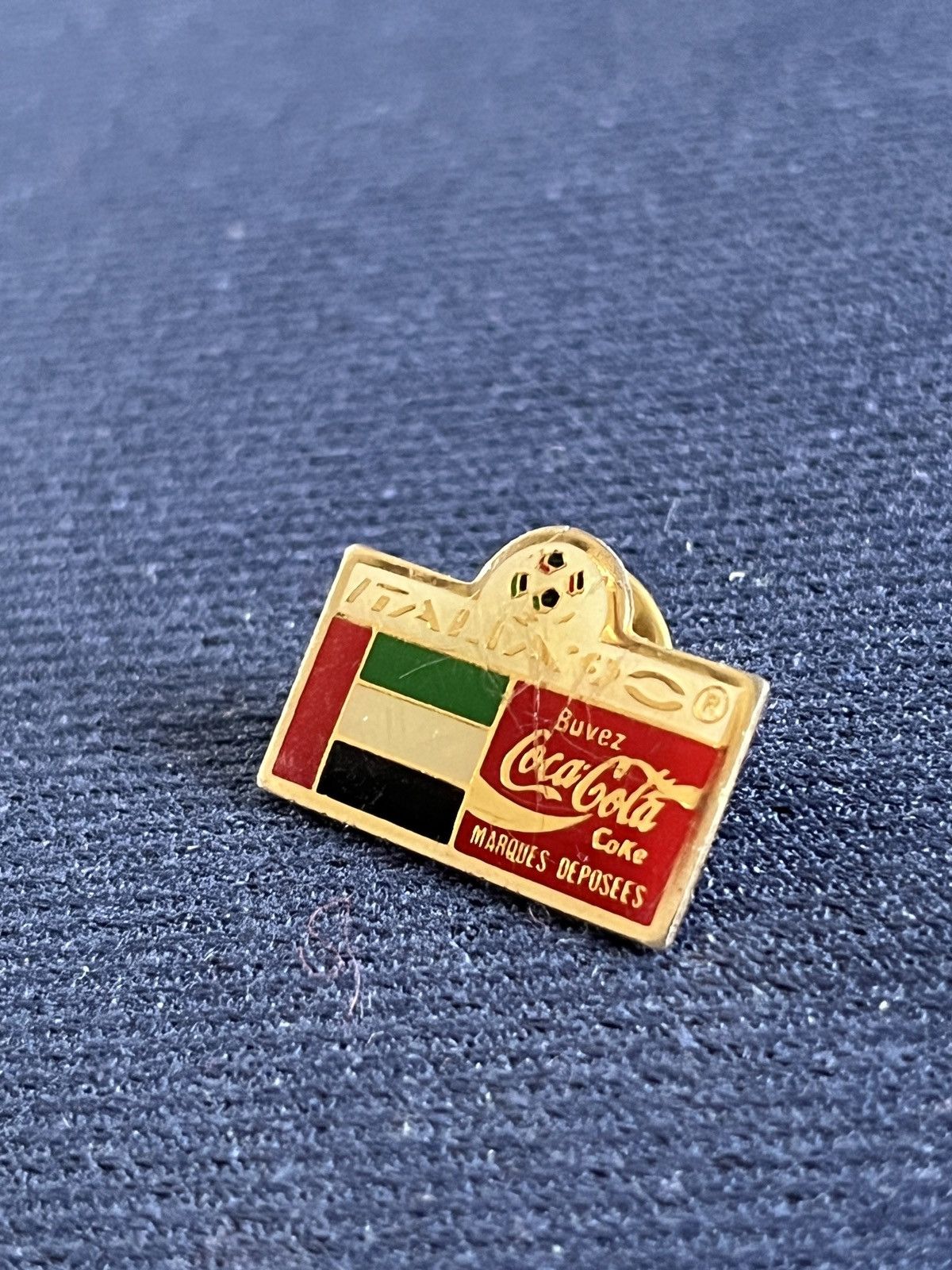 Vintage Italia 90 World Cup vintage pin : United Arab Emirates Size ONE SIZE - 3 Thumbnail