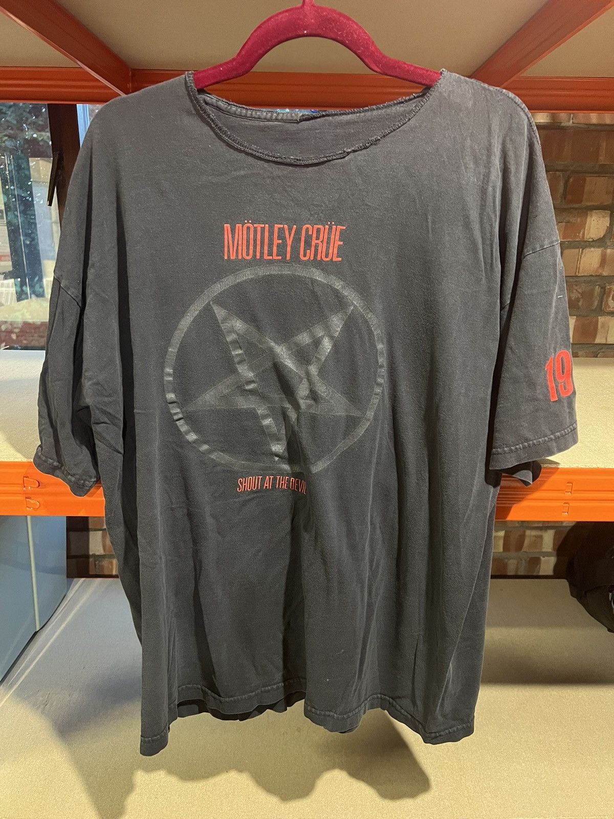 Motley crue shout at the devil 1983 OG original