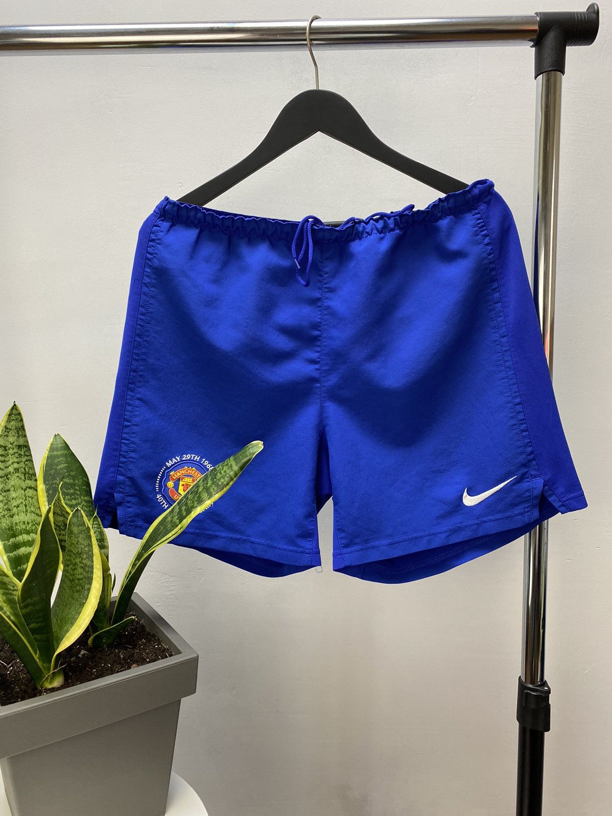 Nike Vintage Manchester United 40th Anniversary Soccer Shorts Size US 32 / EU 48 - 1 Thumbnail
