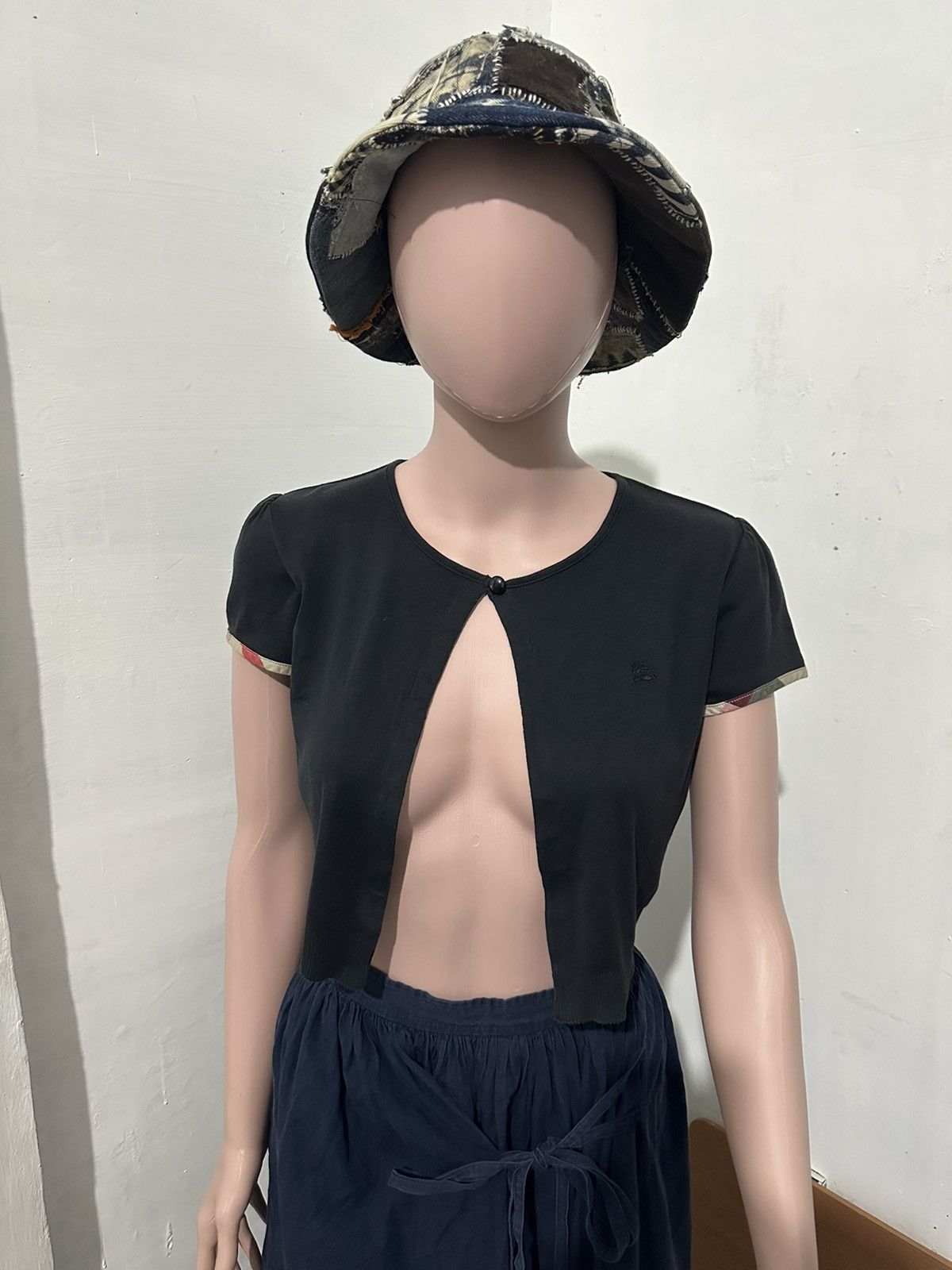 Burberry Burberry London Short Sleeve Cropped Cardigan Size L / US 10 / IT 46 - 2 Thumbnail
