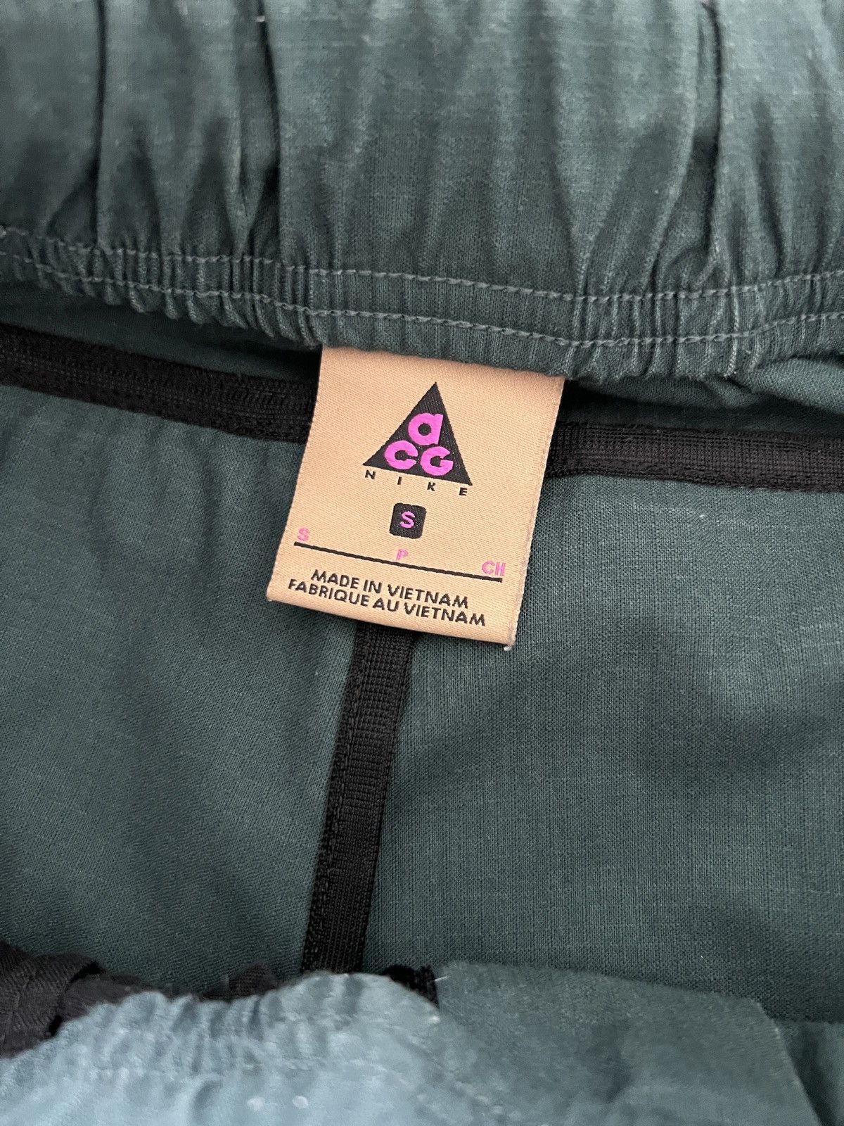 Nike 🔥🔥 Nike ACG Cargo Shorts Size US 30 / EU 46 - 8 Thumbnail