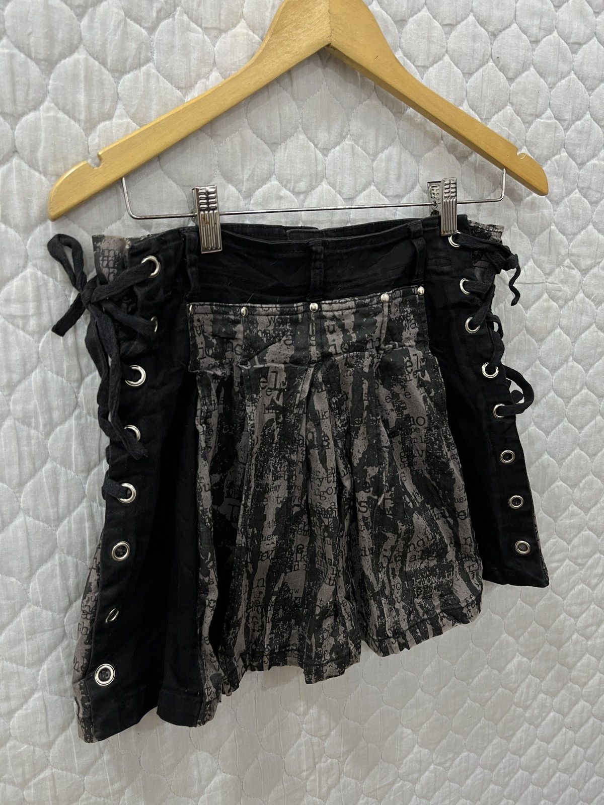 Beauty Beast (Qqqq). ALGON QUINS BONDAGE PUNK SKIRTS Size 29" - 6 Thumbnail