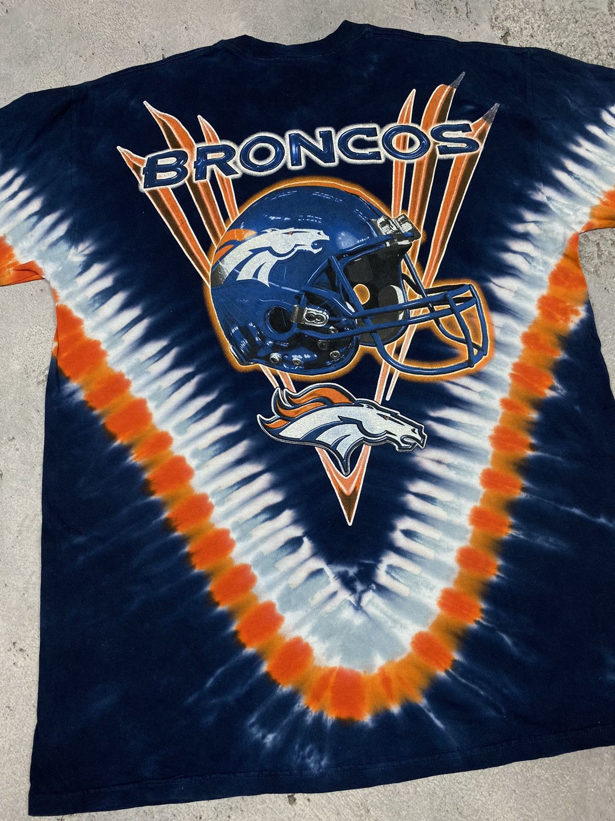 Majestic Broncos Denver NFL vintage t shirt with nice print Size US L / EU 52-54 / 3 - 2 Thumbnail