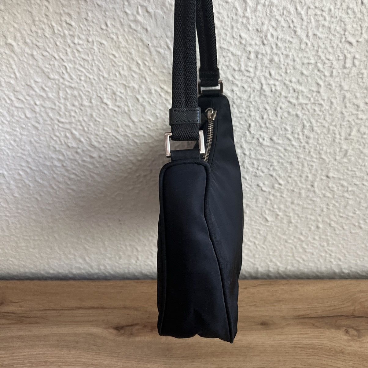 Prada Prada Re-Edition 2005 Nylon Hand Bag Logo Y2K Retro Black Size ONE SIZE - 7 Thumbnail