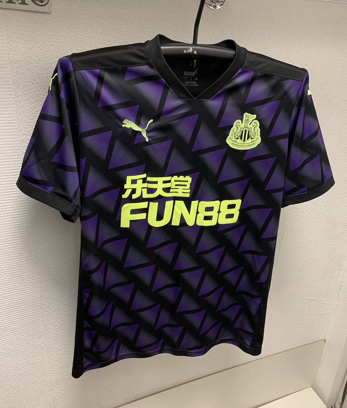 Puma Newcastle puma soccer jersey fun88 L sz Size US L / EU 52-54 / 3 - 1 Thumbnail