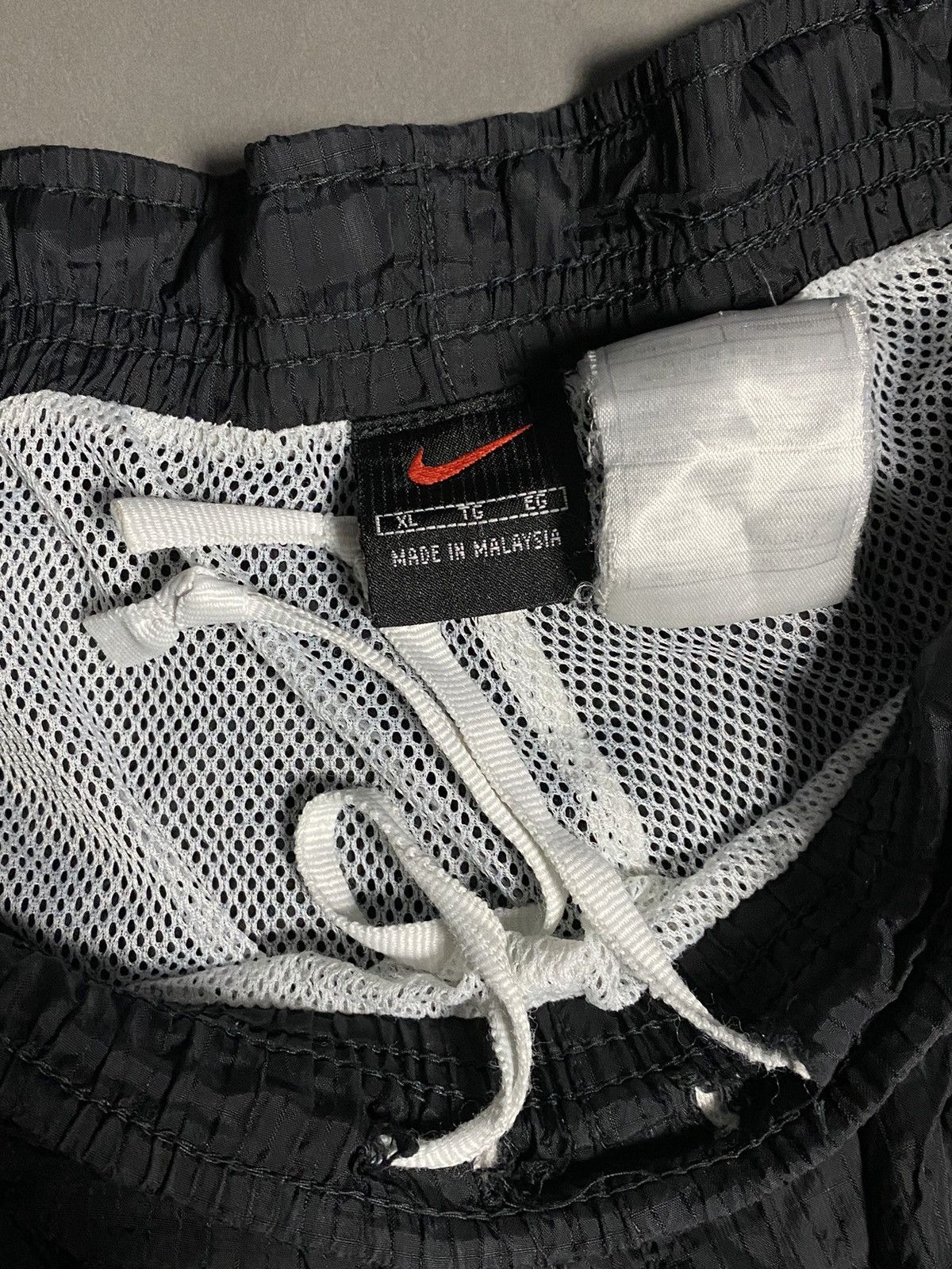 Nike × Vintage Nike vintage black nylon track pants parachute small swoosh Size US 34 / EU 50 - 3 Thumbnail