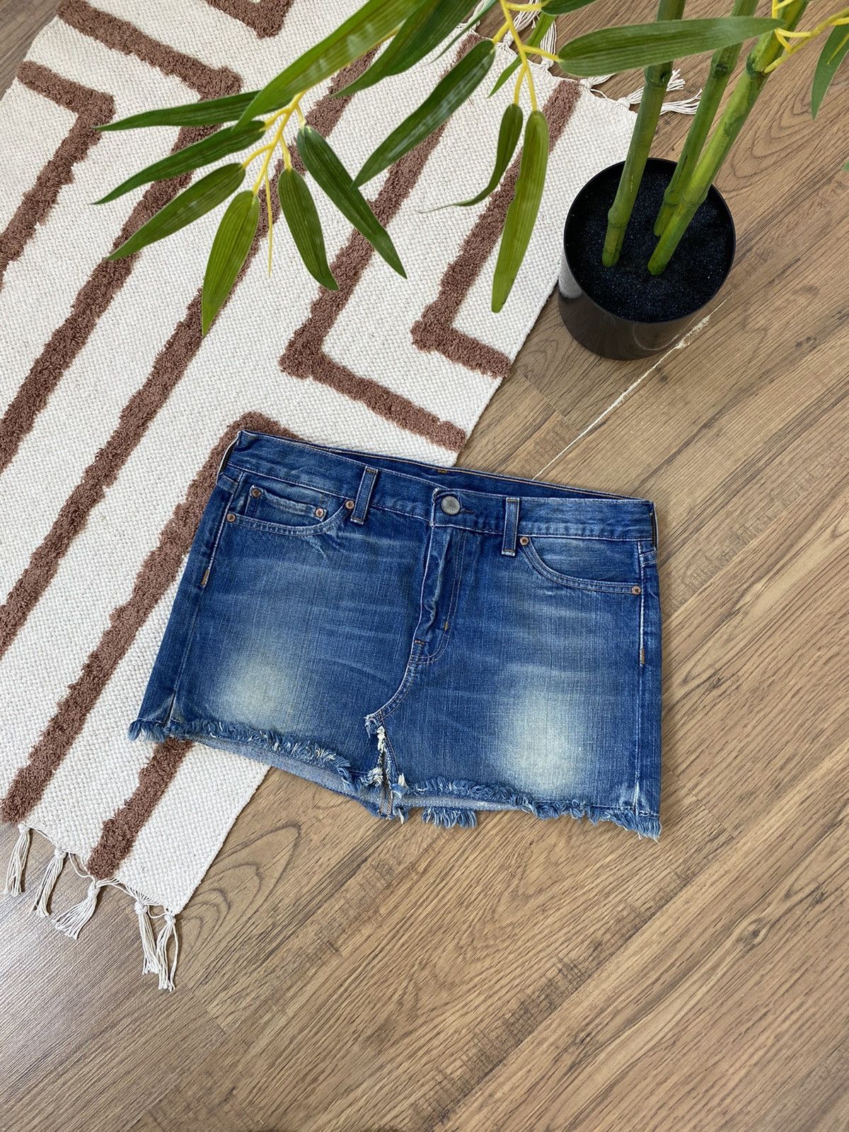 Levi's VINTAGE LEVI’S WASHED BLUE MINI SKIRT Size 34" / US 12 / IT 48 - 3 Thumbnail