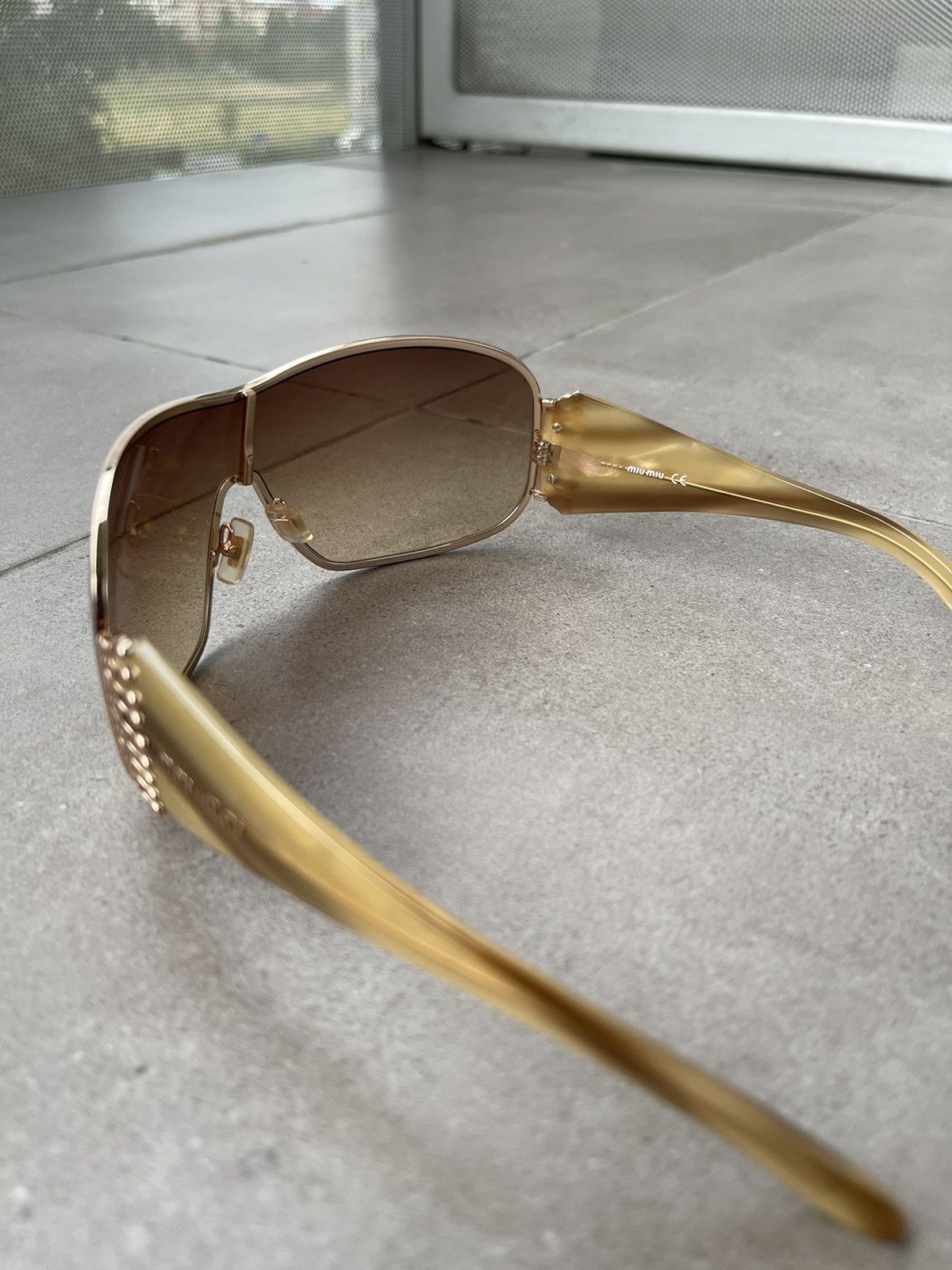 Miu Miu !DS! Miu Miu SMU56G 5AK-3W1 Gold Marble Shield Sunglasses Size ONE SIZE - 6 Thumbnail