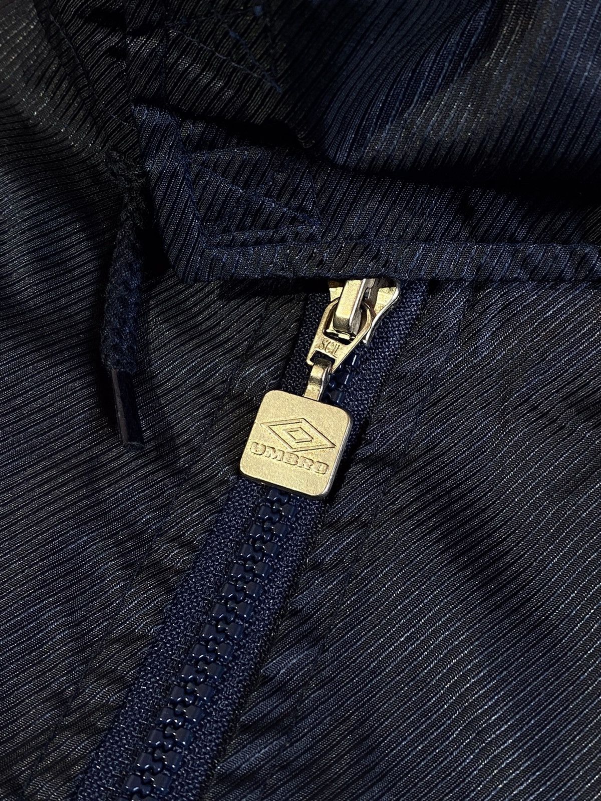 Umbro Vintage 90s Umbro hype y2k streetwear style retro jacket Size US XL / EU 56 / 4 - 15 Thumbnail