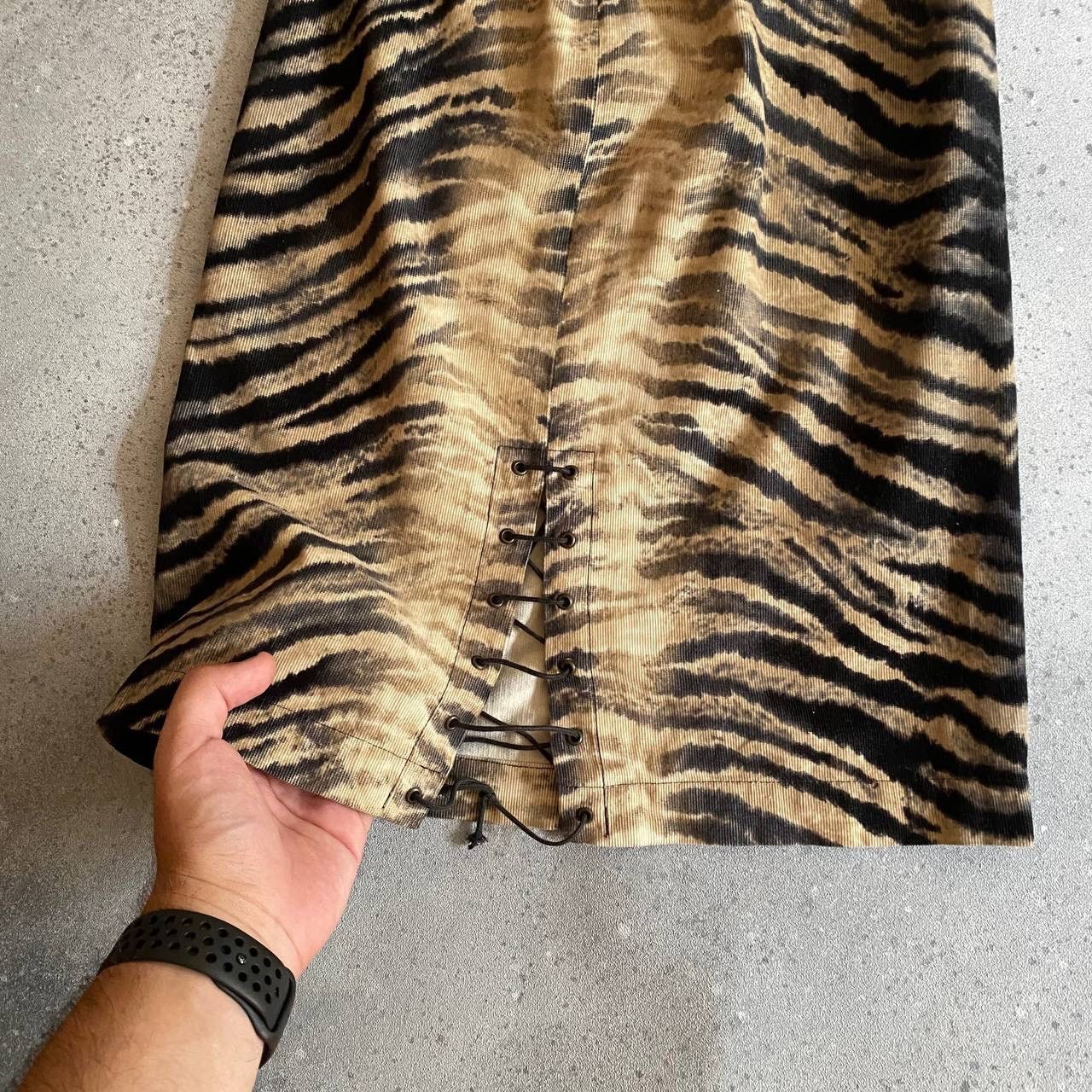 Pierre Balmain × Vintage 90s Pierre Balmain Paris Vintage Tiger Print Skirt Size 26" / US 2 / IT 38 - 4 Thumbnail