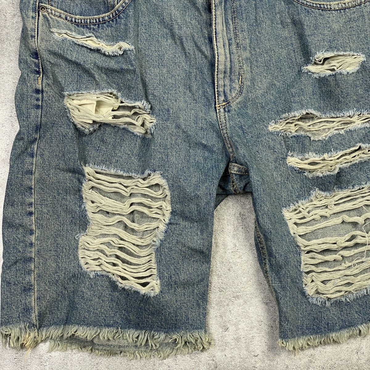 H&M H&M distressed jorts - 34 Size US 34 / EU 50 - 2 Thumbnail