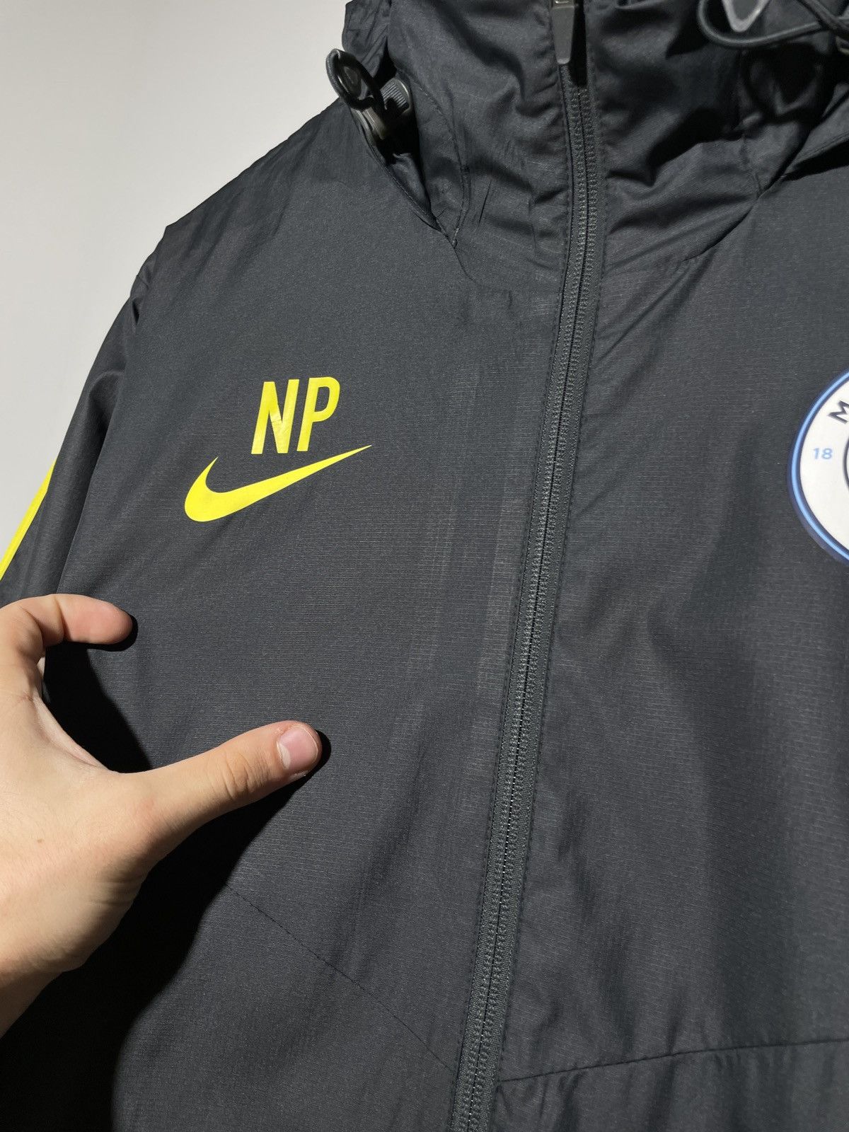 Nike 2016 2017 | Manchester City Nike Rain Soccer Jacket Size US L / EU 52-54 / 3 - 5 Thumbnail