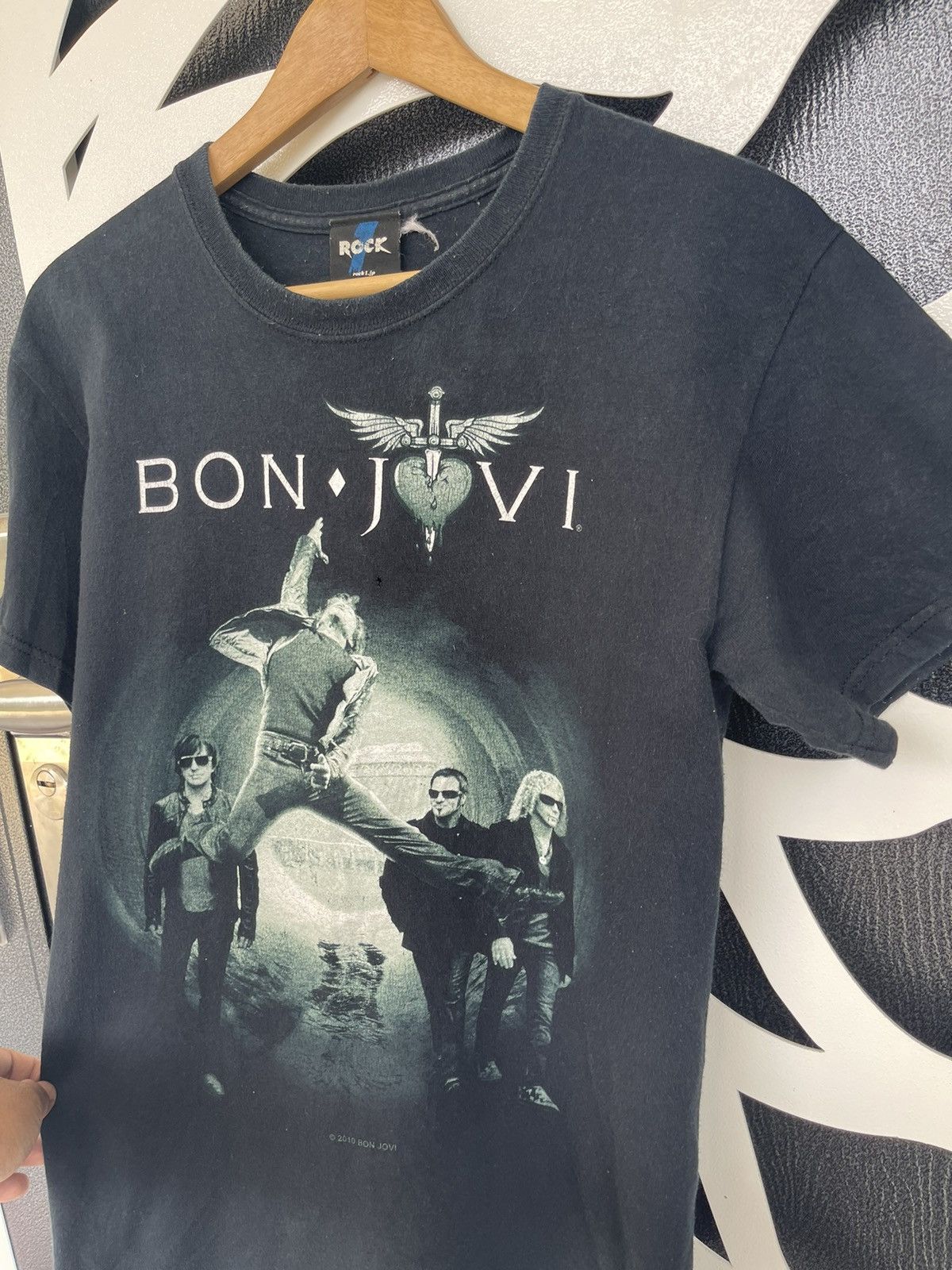 Band Tees × Bon Jovi BON JOVI 2010 VINTAGE TSHIRT Size US S / EU 44-46 / 1 - 5 Thumbnail