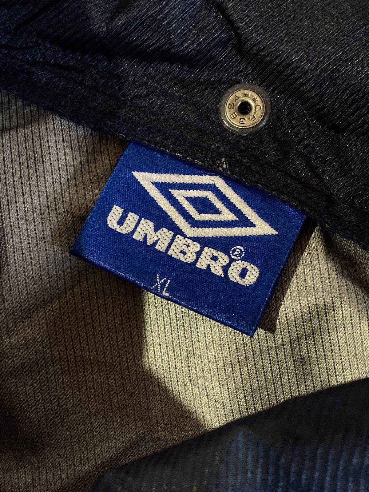 Umbro Vintage 90s Umbro hype y2k streetwear style retro jacket Size US XL / EU 56 / 4 - 16 Thumbnail