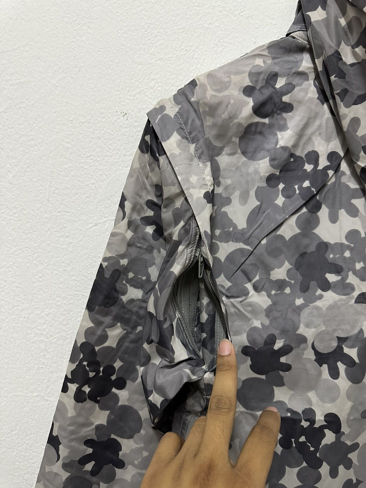 Disney × Mickey Mouse × Vintage Vintage Tokyo Disneyland Camo Anorak Hoodie Jacket Size US M / EU 48-50 / 2 - 4 Thumbnail