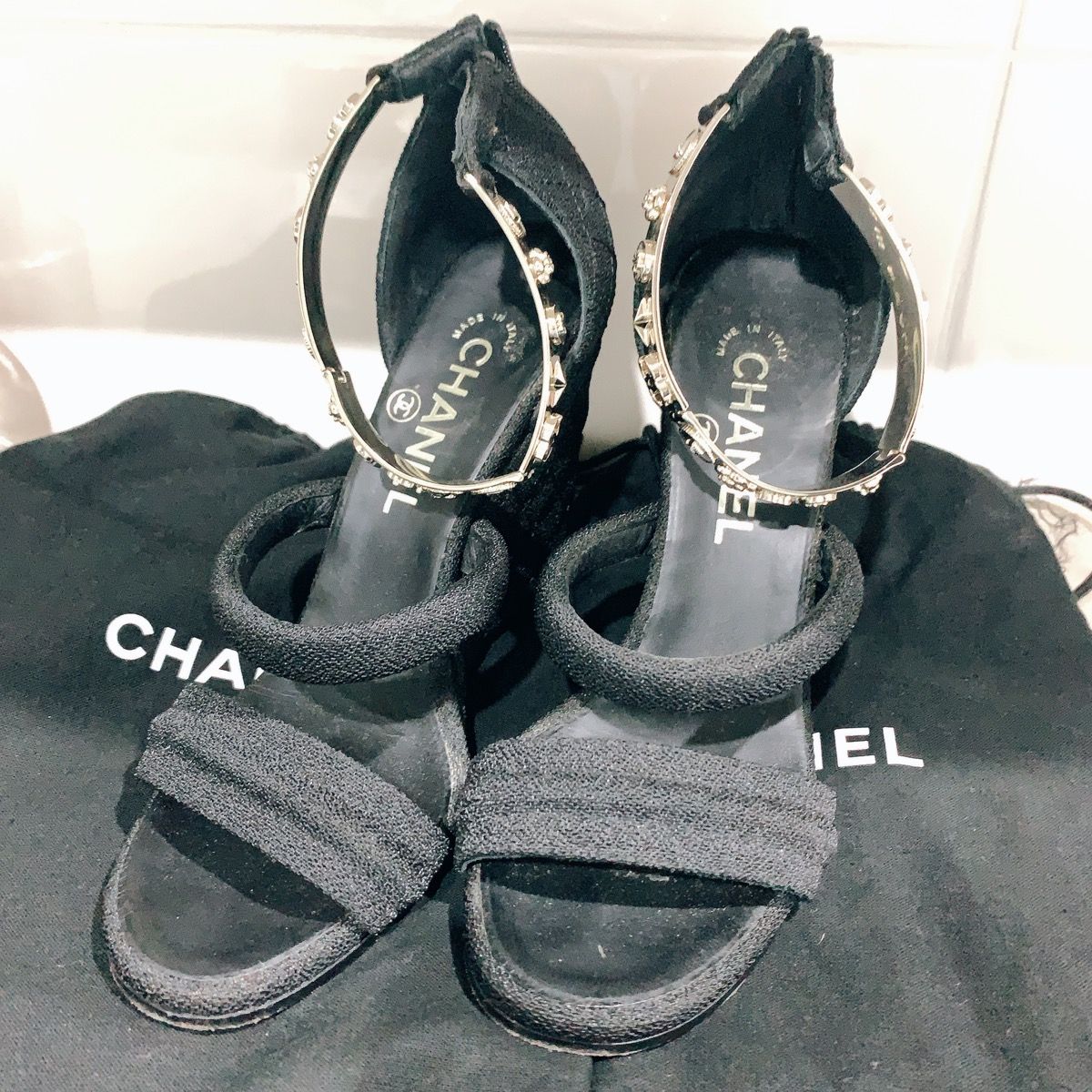 Chanel 23P Black Quilted Charms Padded Pool Thong Logo Slide Flat Sandal  36.5