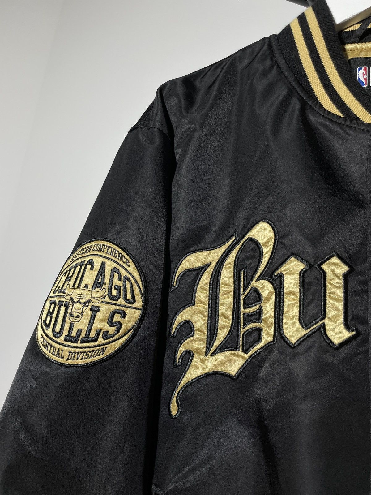 NBA Chicago Bulls NBA bombers jacket Size US L / EU 52-54 / 3 - 3 Thumbnail