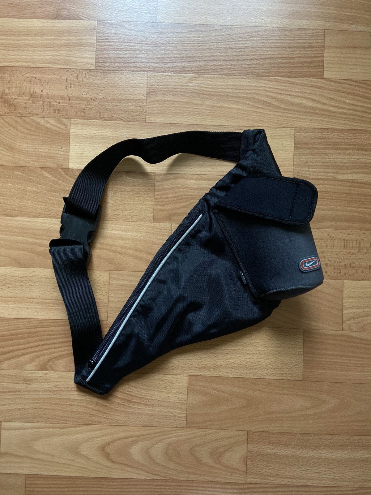 Nike Vintage Nike Bottle Bag Swoosh Logo Y2K style Size ONE SIZE - 10 Thumbnail