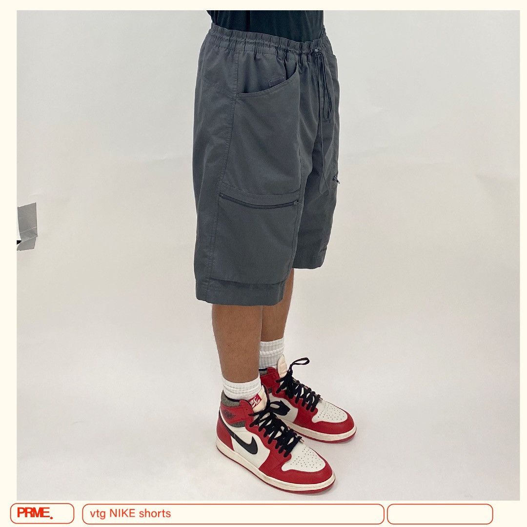 Vintage vintage Y2K NIKE Swoosh Cargo pocket trunk shorts Size US 38 / EU 54 - 4 Thumbnail