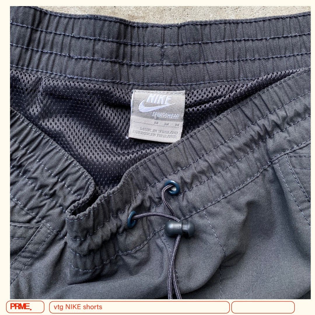 Vintage vintage Y2K NIKE Swoosh Cargo pocket trunk shorts Size US 38 / EU 54 - 16 Thumbnail