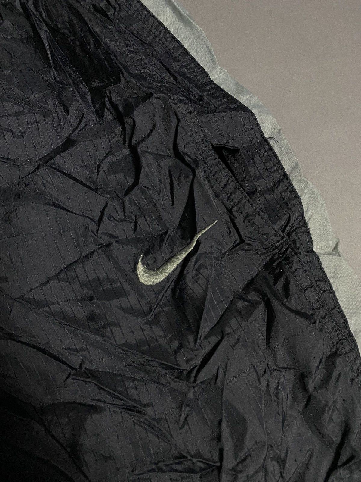 Nike × Vintage Nike vintage black nylon track pants parachute small swoosh Size US 34 / EU 50 - 2 Thumbnail