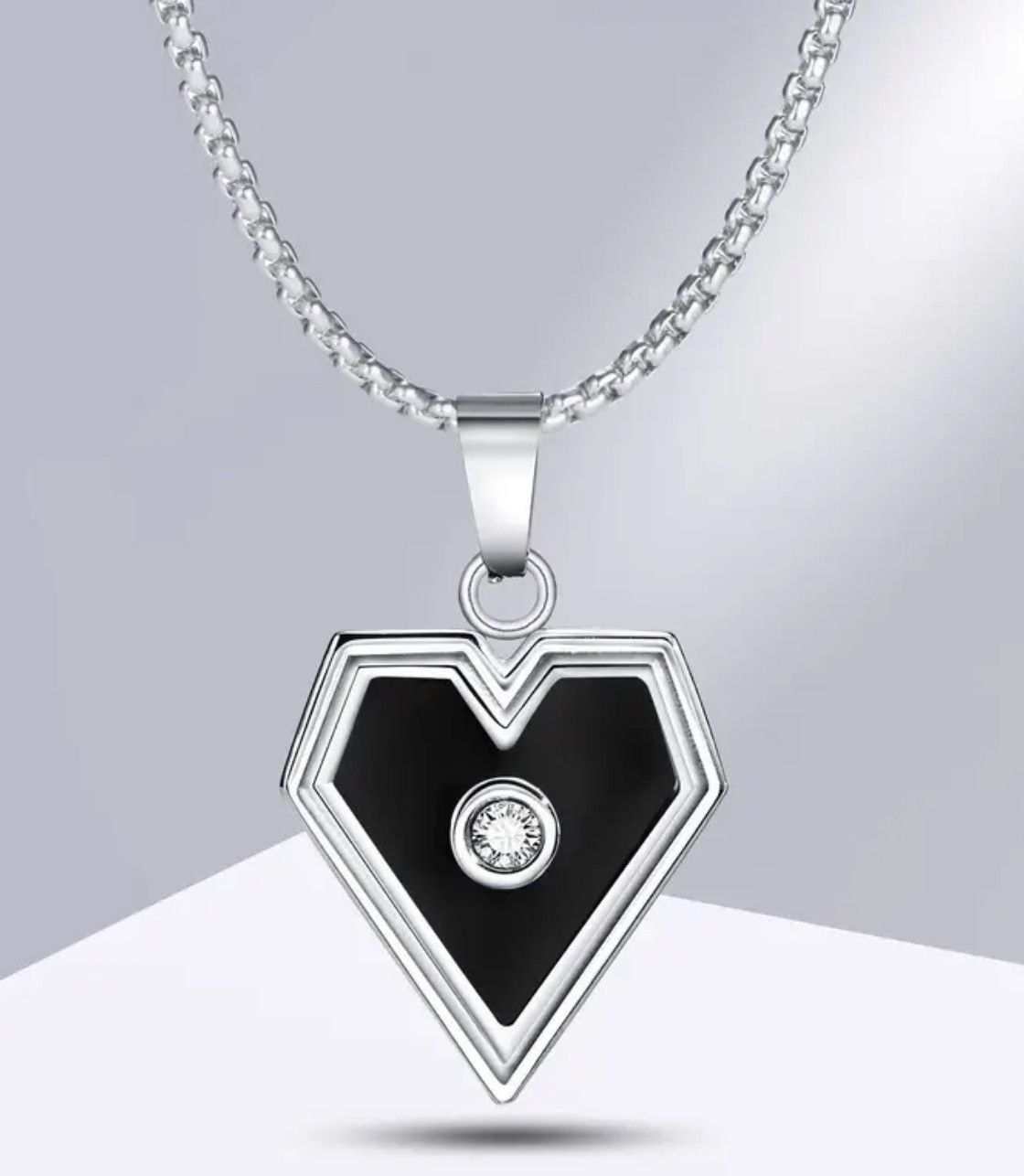 Jewelry Creative Heart Triangle Pendant Necklace Size ONE SIZE - 2 Thumbnail