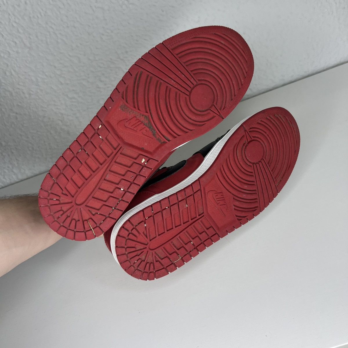 Jordan Brand Nike Air Jordan 1 Bred Black Red High Sneakers Shoes Swoosh Size US 10 / EU 43 - 5 Thumbnail