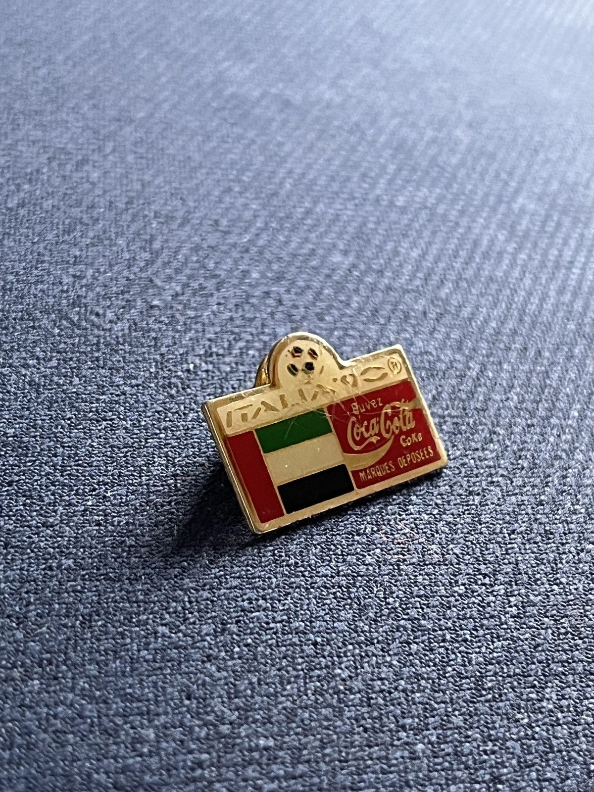 Vintage Italia 90 World Cup vintage pin : United Arab Emirates Size ONE SIZE - 4 Thumbnail