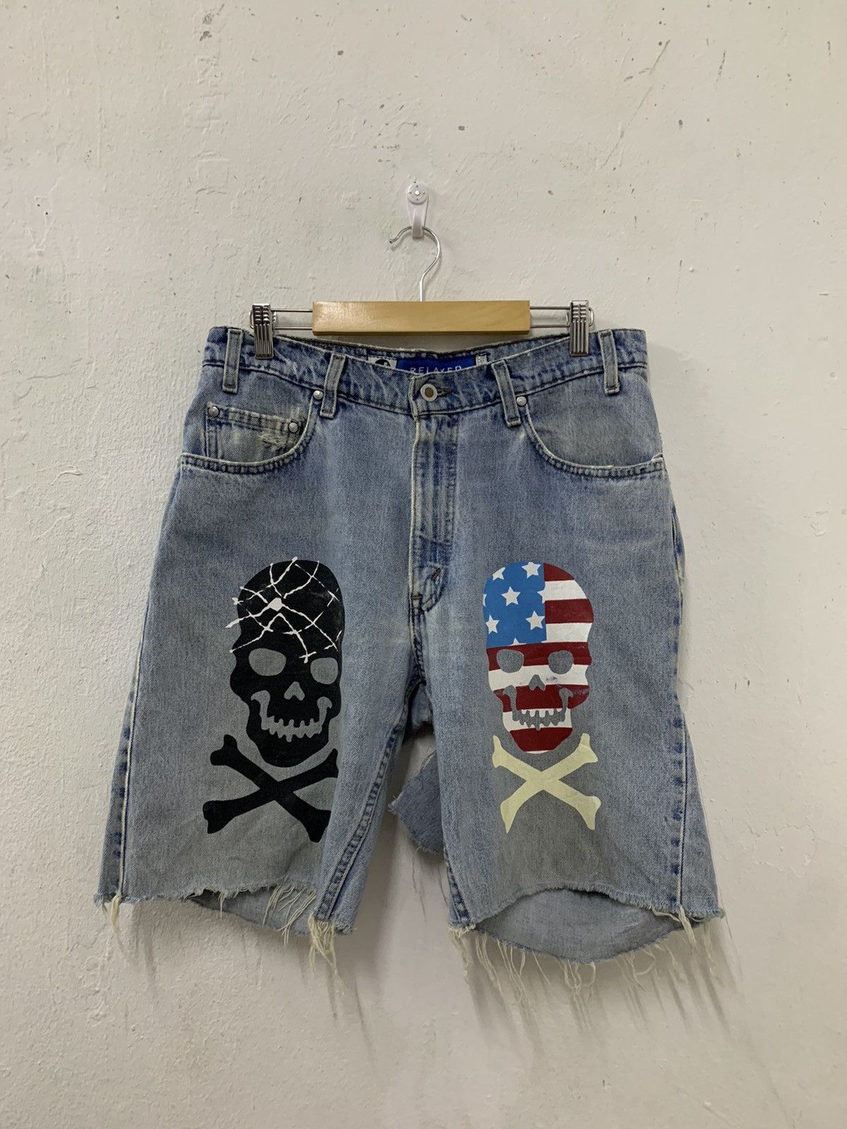 image of Vintage 90's Levis Silver Tab Skull Print Shorts in Faded Distressed, Men's (Size 32)