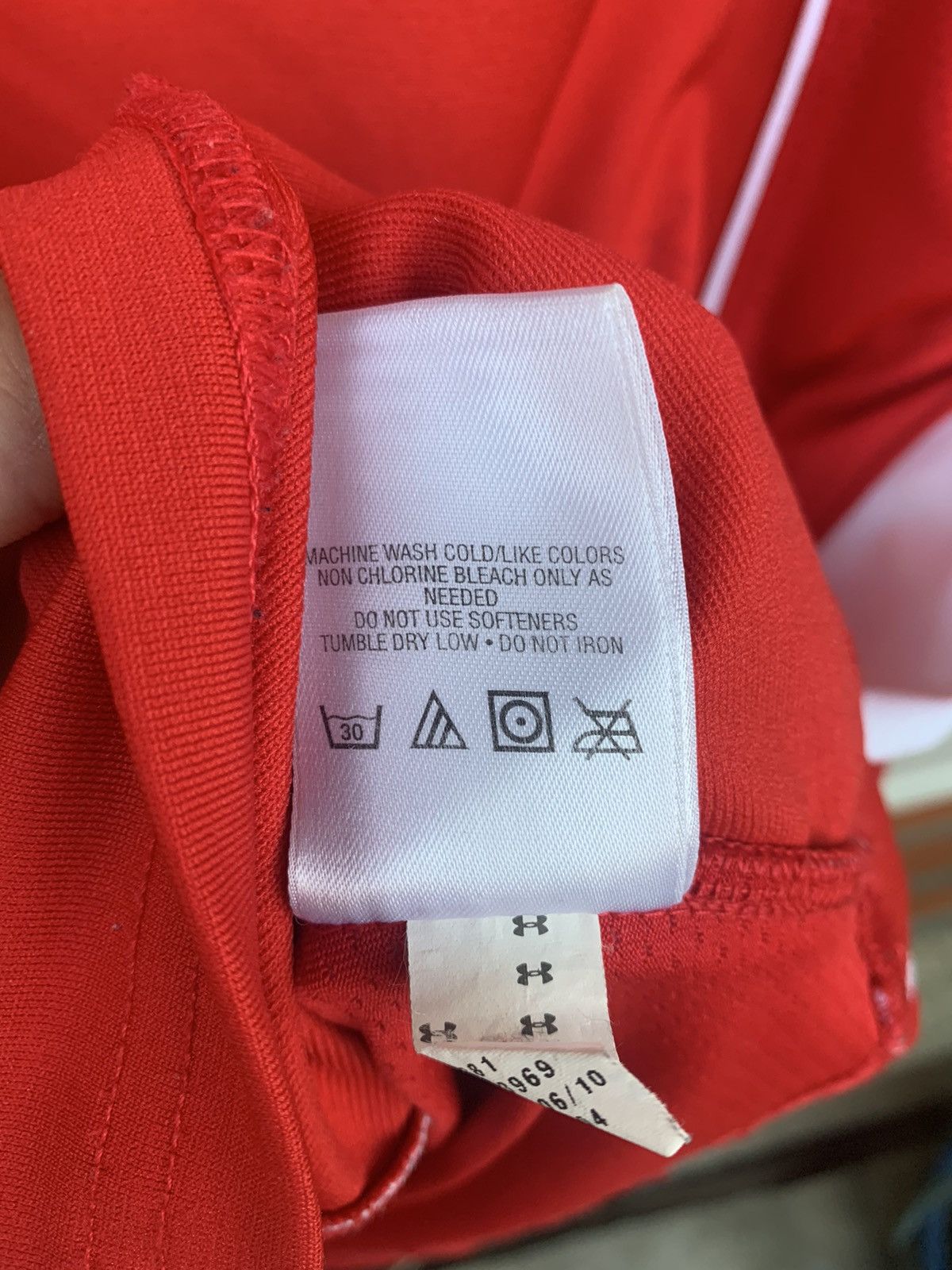 Other Under Armour Welsh Regby Union Soccer Jersey Size US L / EU 52-54 / 3 - 7 Thumbnail